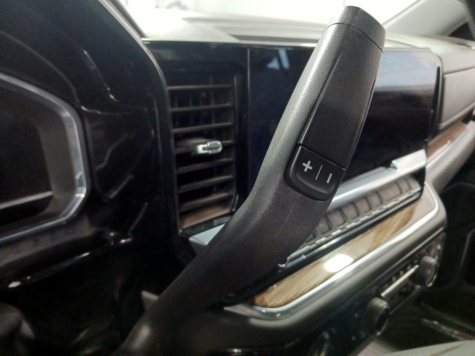 2023 Chevrolet Silverado 1500 LT - Photo 14