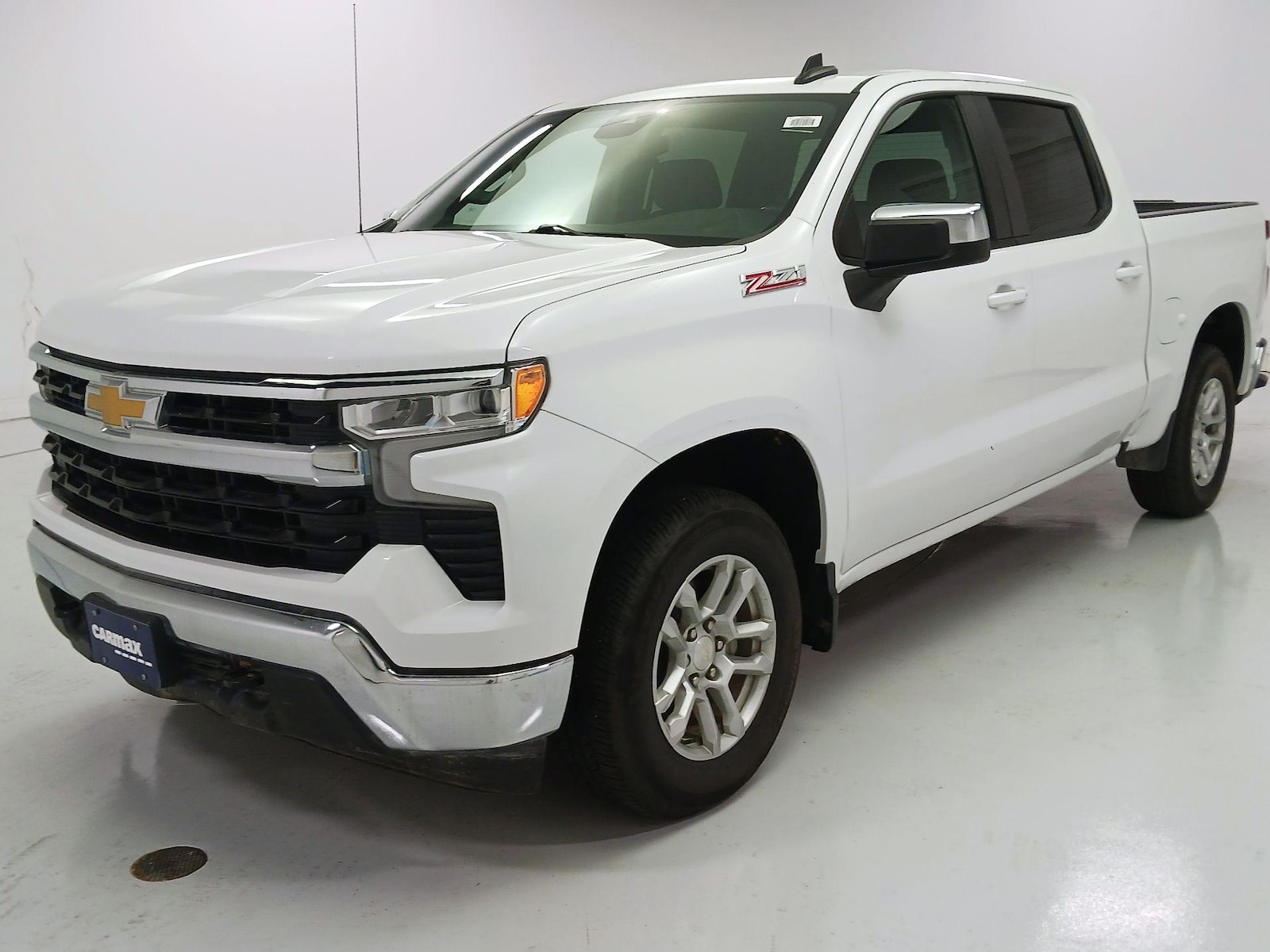 2023 Chevrolet Silverado 1500 LT - Photo 3