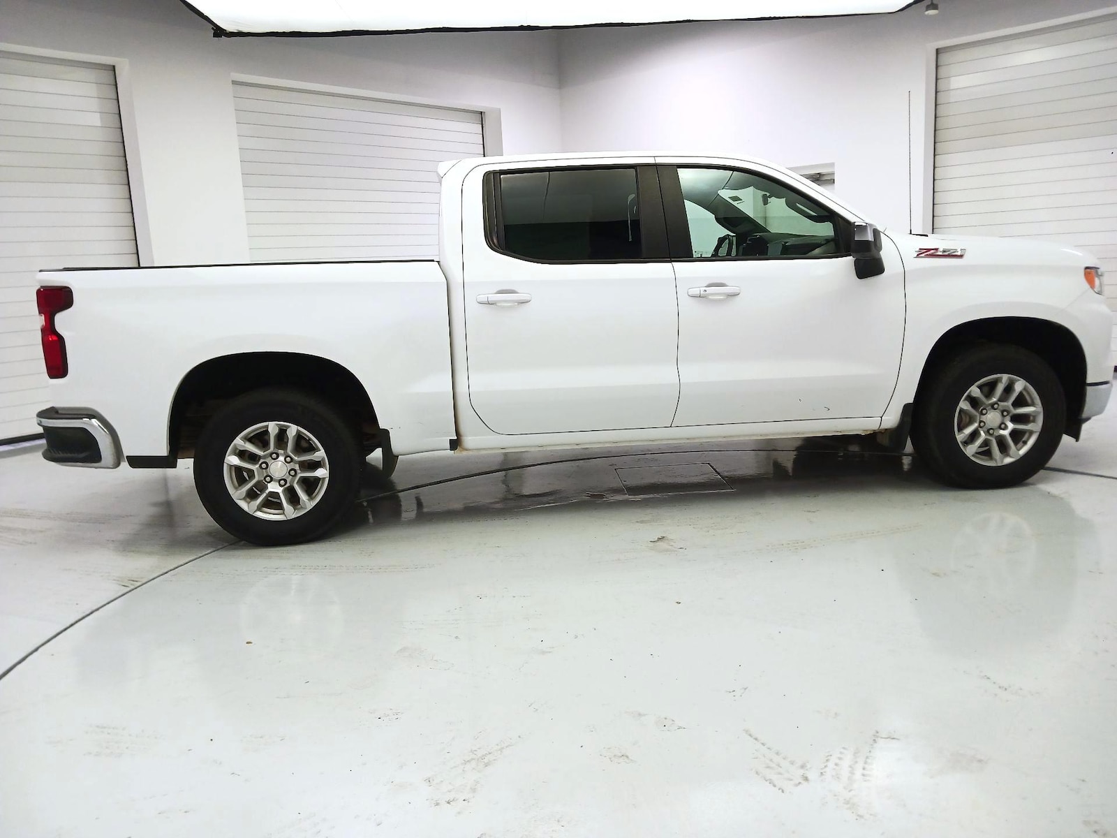 2023 Chevrolet Silverado 1500 LT - Photo 4