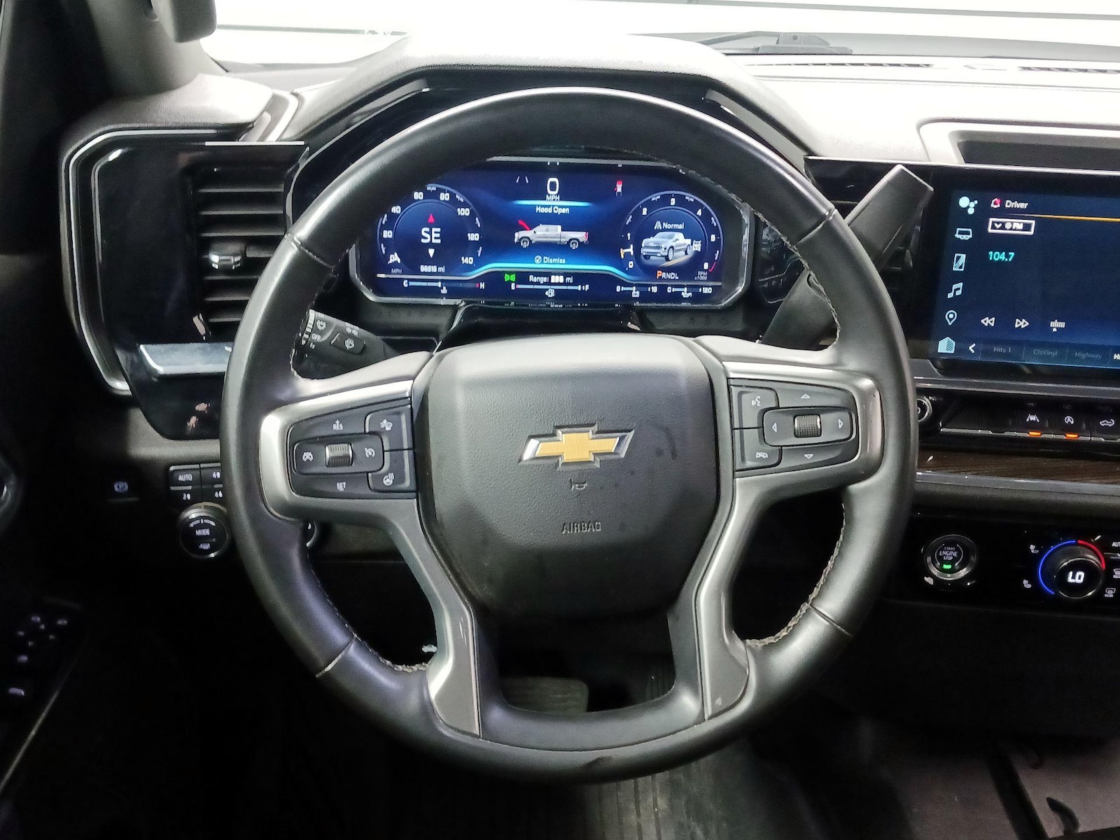 2023 Chevrolet Silverado 1500 LT - Photo 9