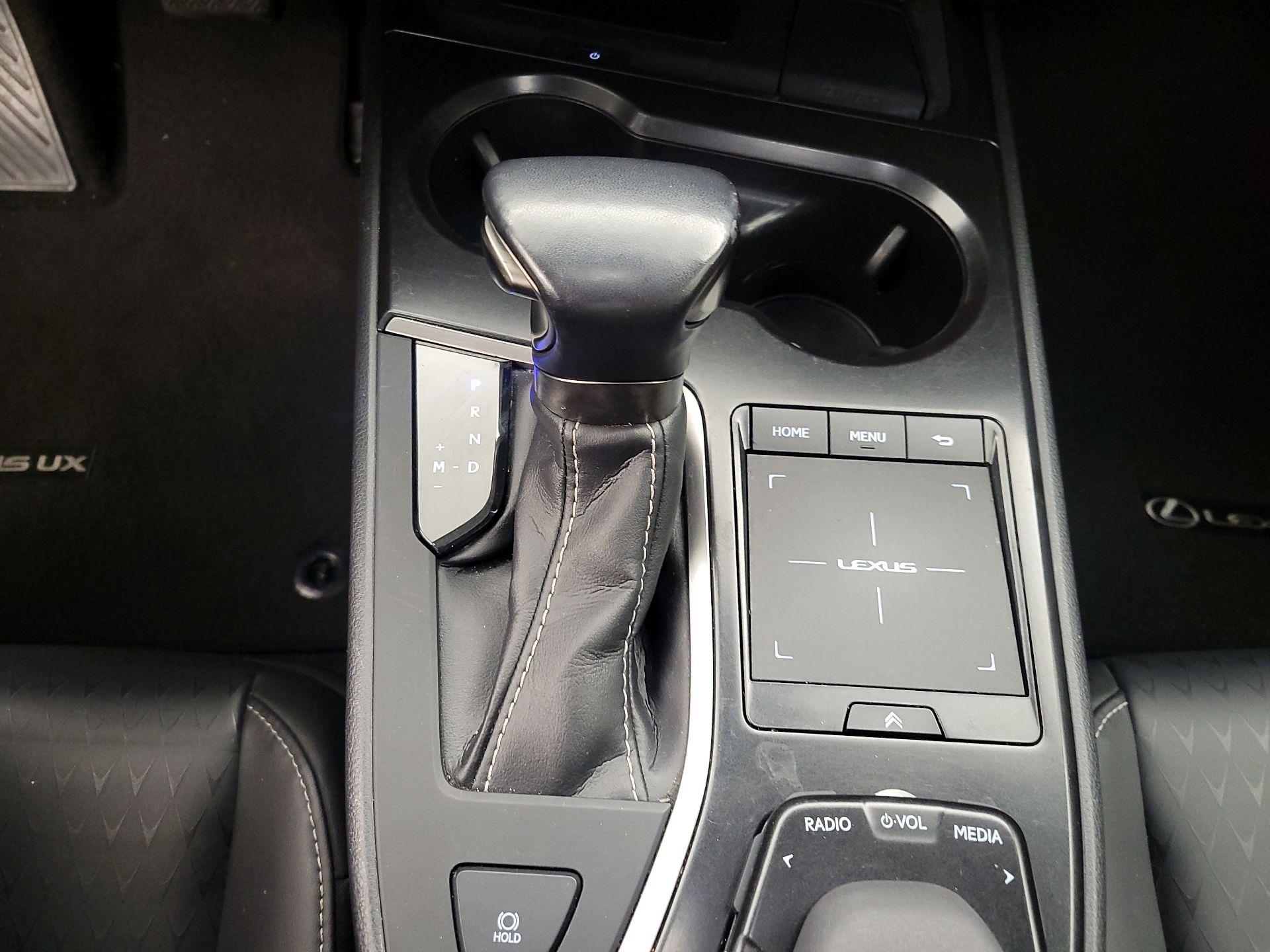 Thumbnail: 2021 Lexus UX - 17