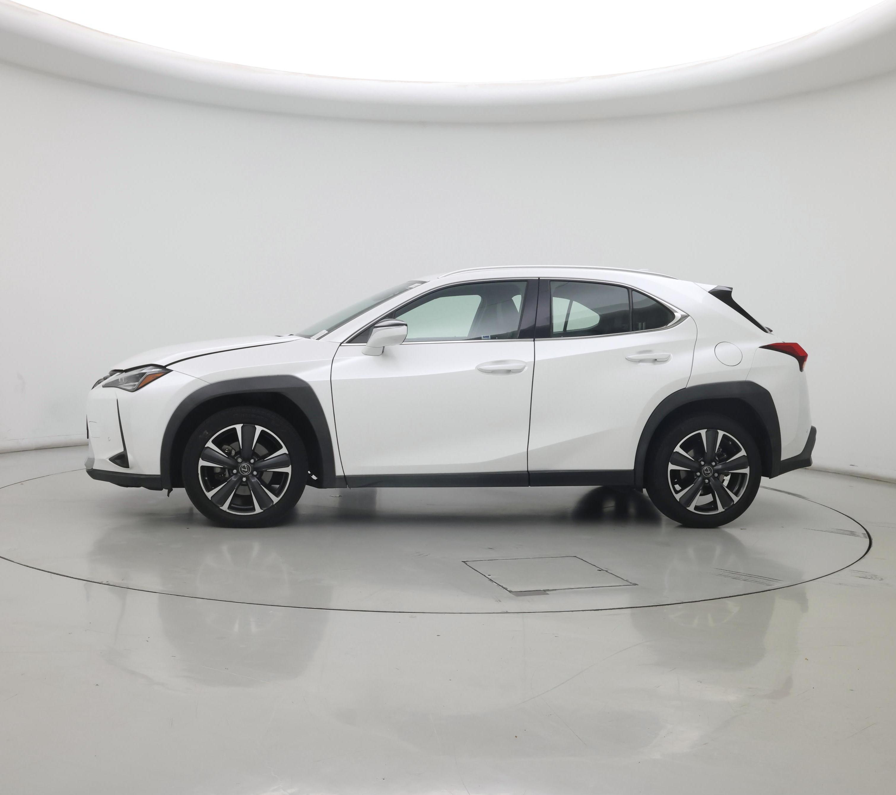 Thumbnail: 2021 Lexus UX - 3