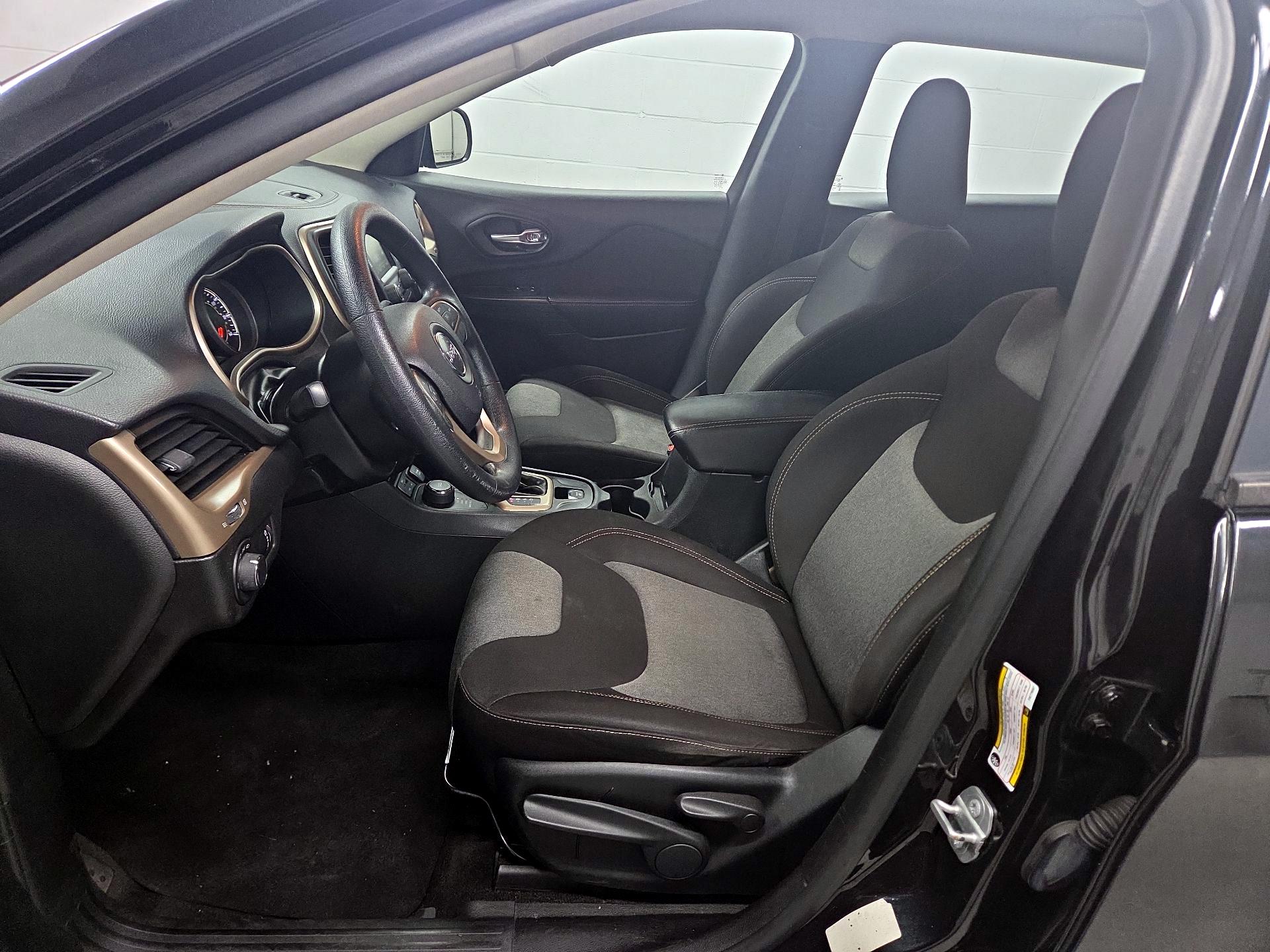 Thumbnail: 2015 Jeep Cherokee - 11