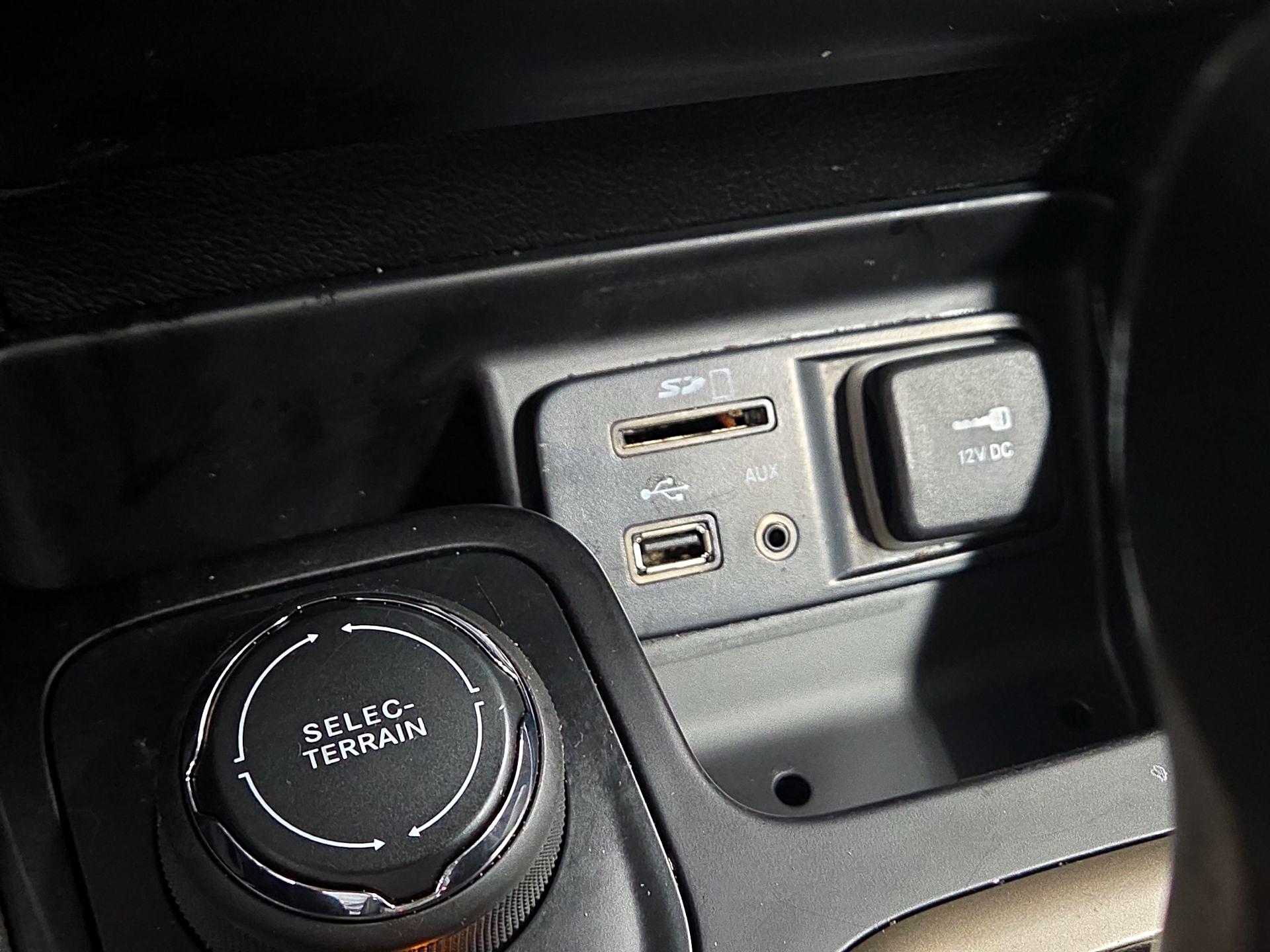 Thumbnail: 2015 Jeep Cherokee - 18