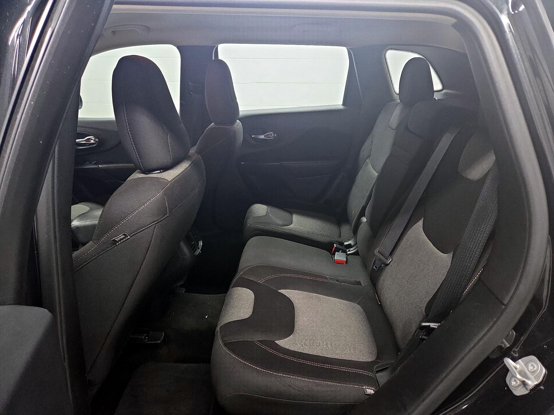 Thumbnail: 2015 Jeep Cherokee - 19