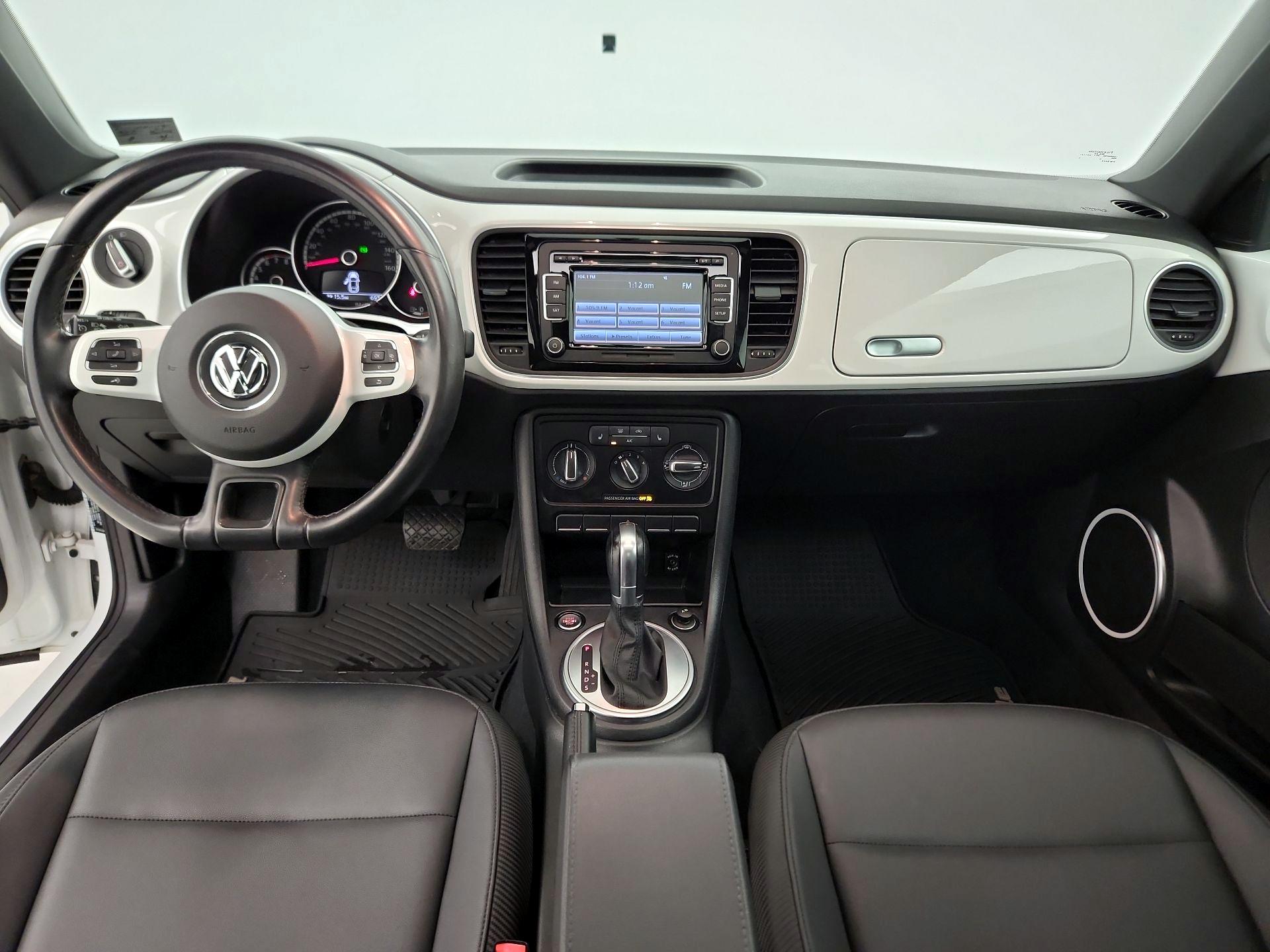 Thumbnail: 2015 Volkswagen Beetle - 9