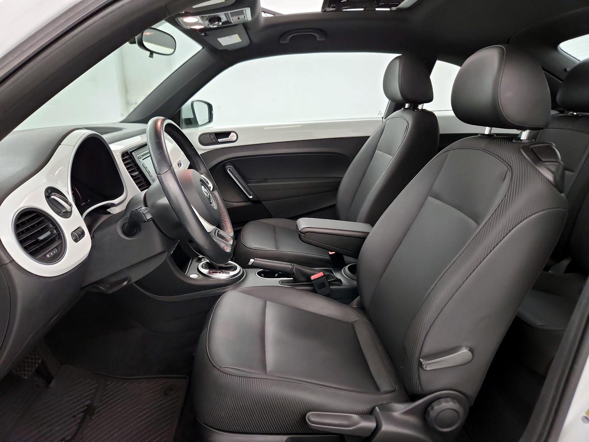 Thumbnail: 2015 Volkswagen Beetle - 11