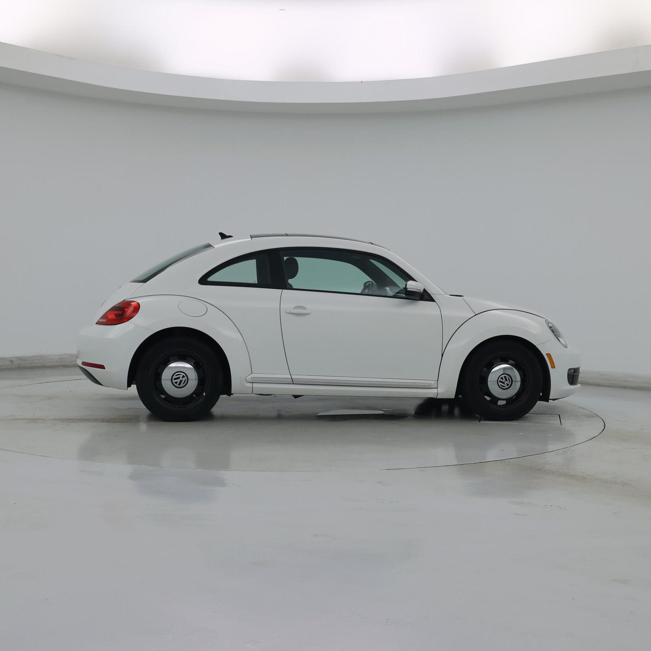Thumbnail: 2015 Volkswagen Beetle - 7