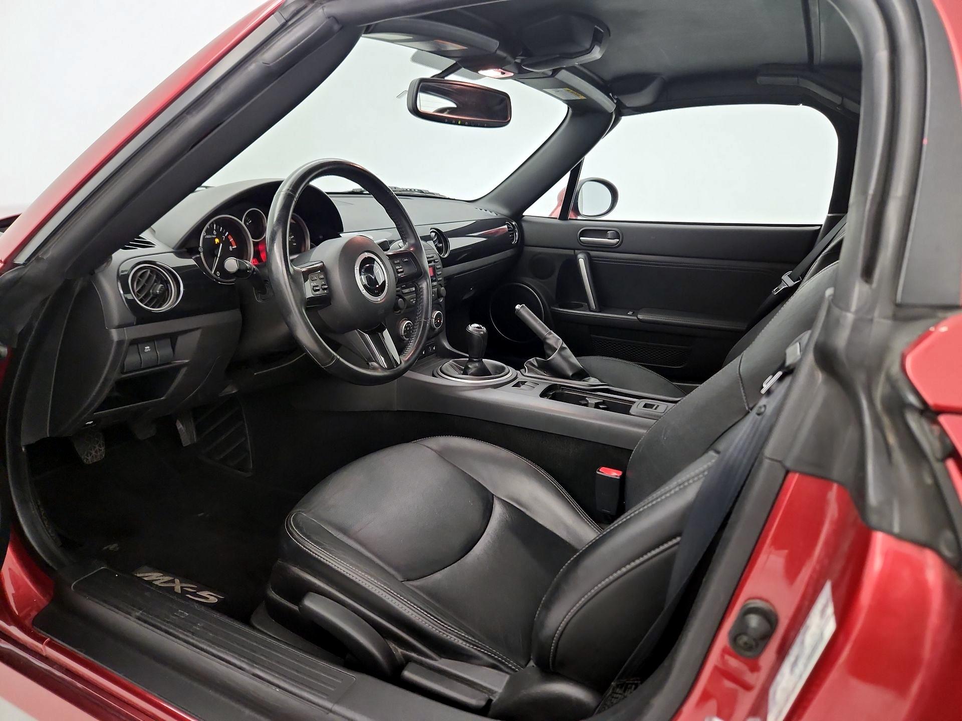 Thumbnail: 2015 Mazda MX-5 Miata - 11