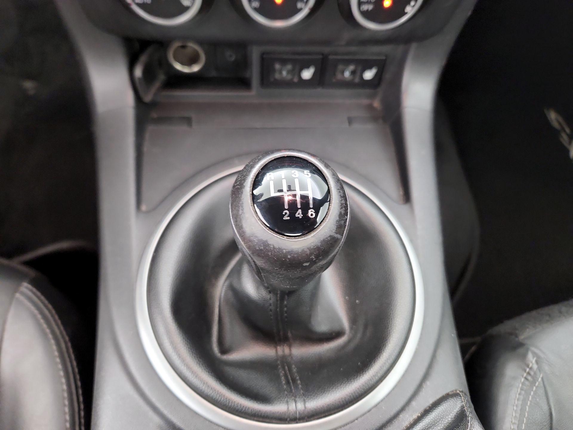 Thumbnail: 2015 Mazda MX-5 Miata - 16