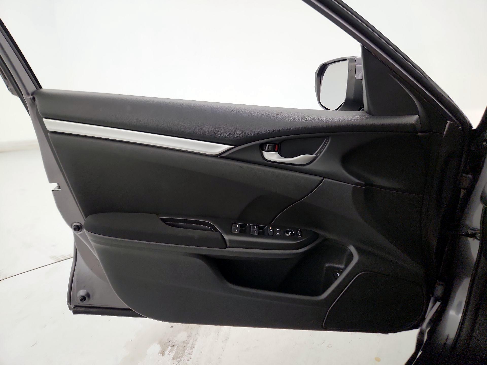 Thumbnail: 2016 Honda Civic - 12