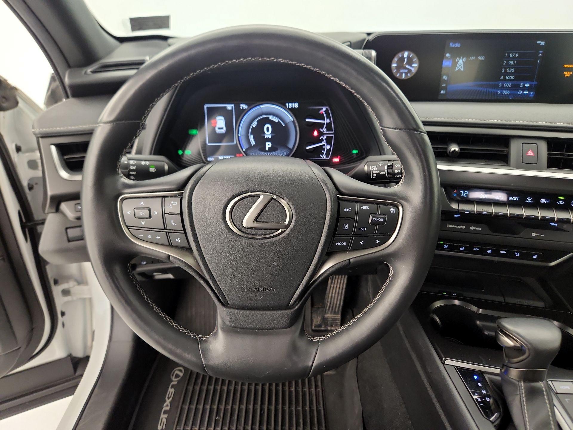 Thumbnail: 2022 Lexus UX - 10