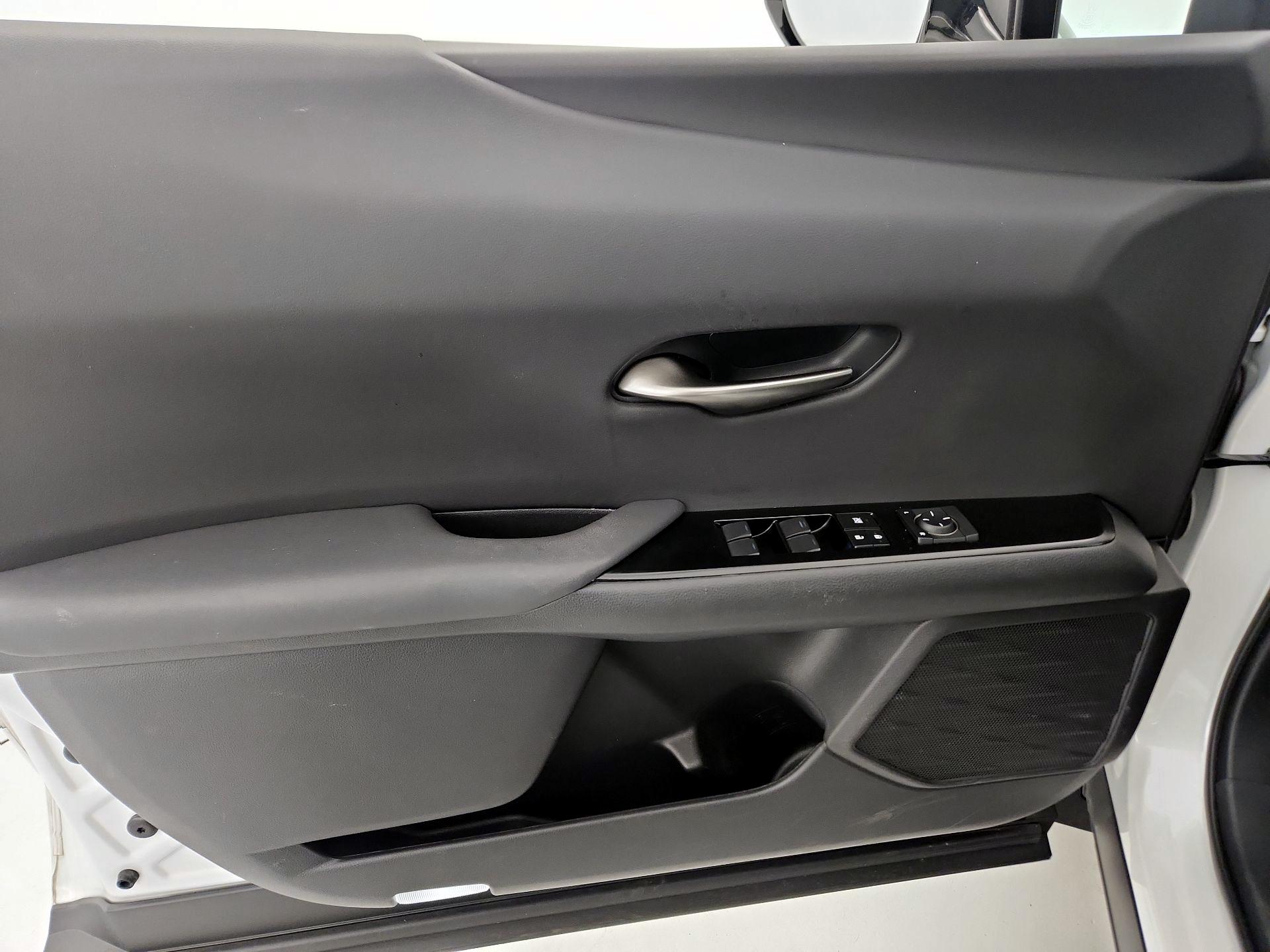 Thumbnail: 2022 Lexus UX - 12