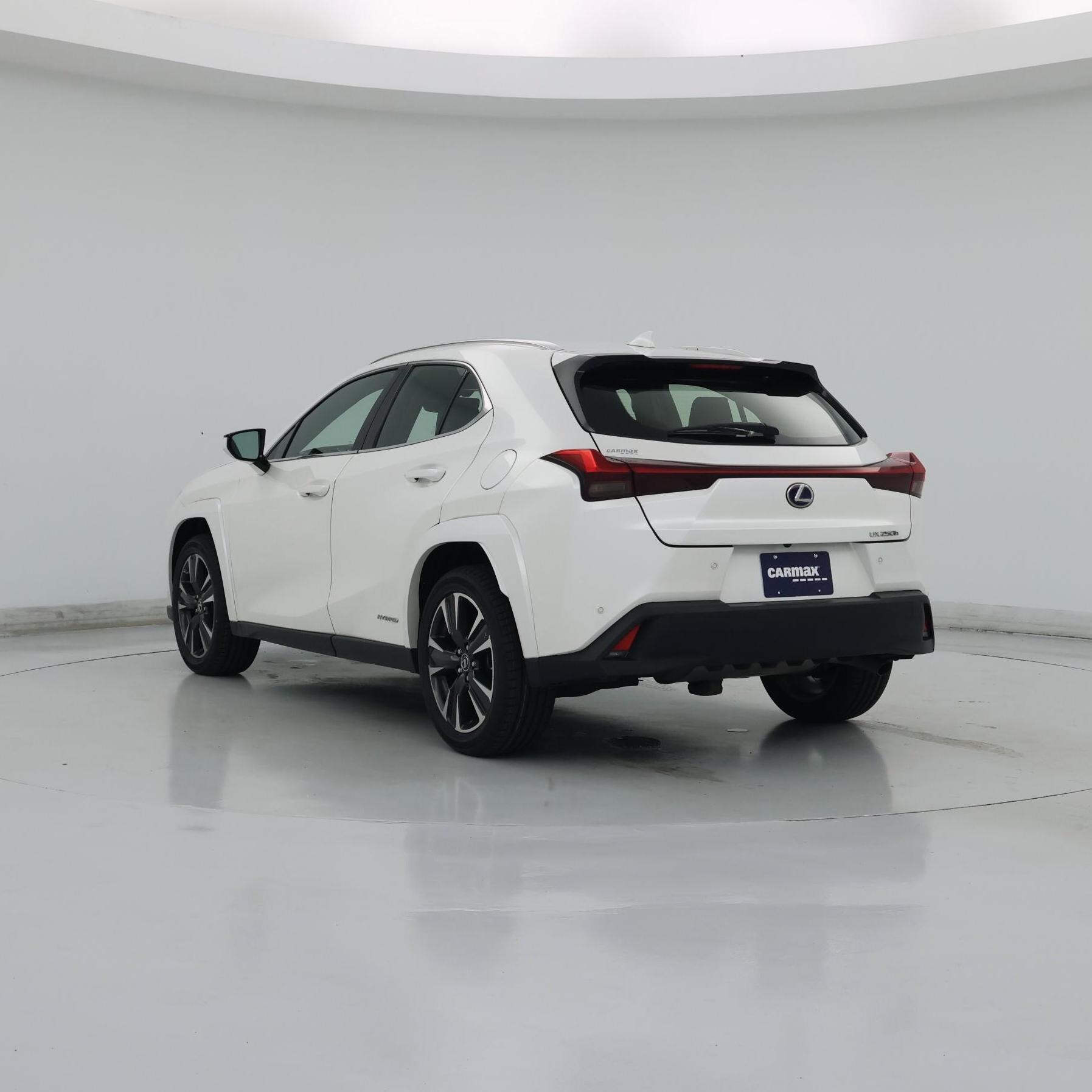 Thumbnail: 2022 Lexus UX - 2