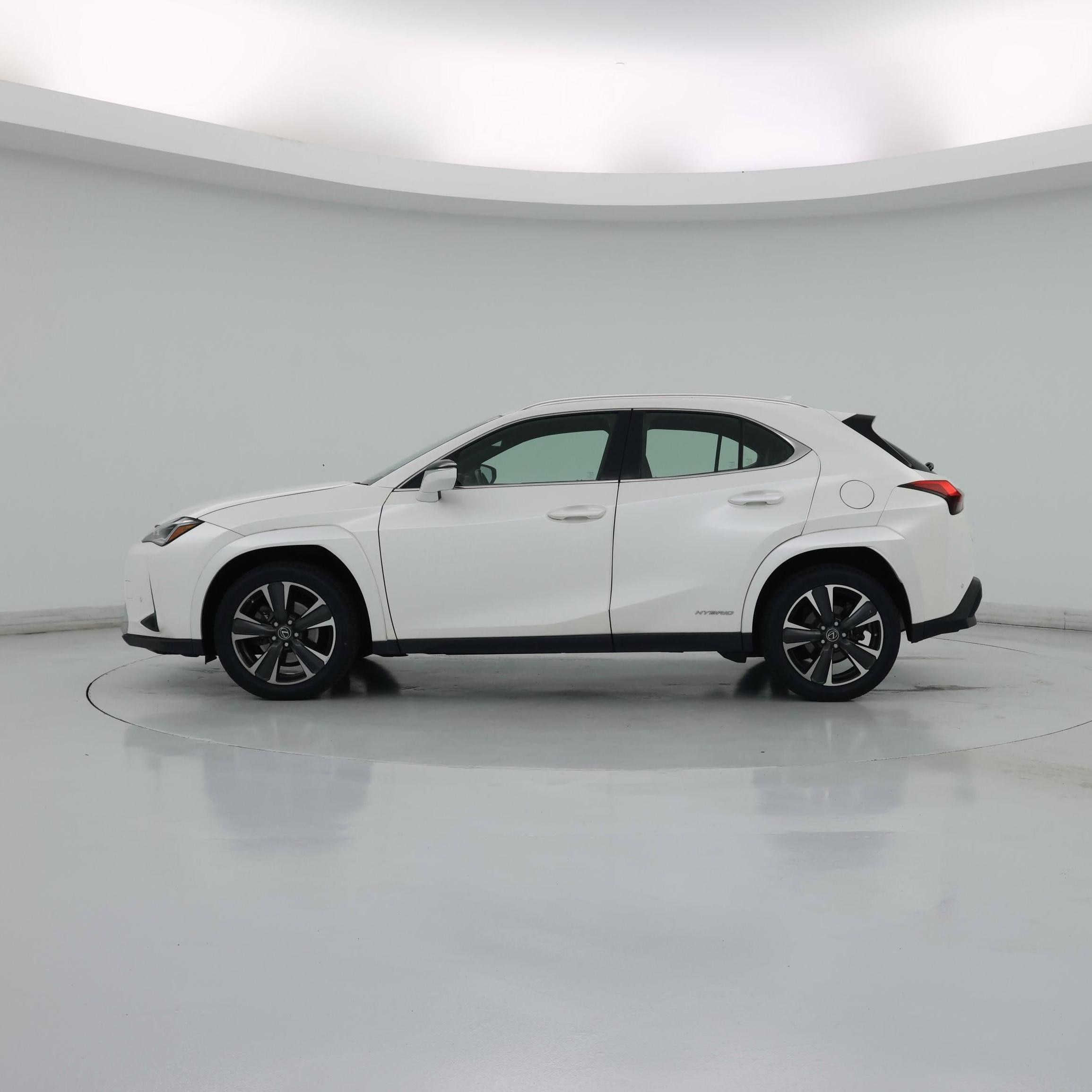 Thumbnail: 2022 Lexus UX - 3