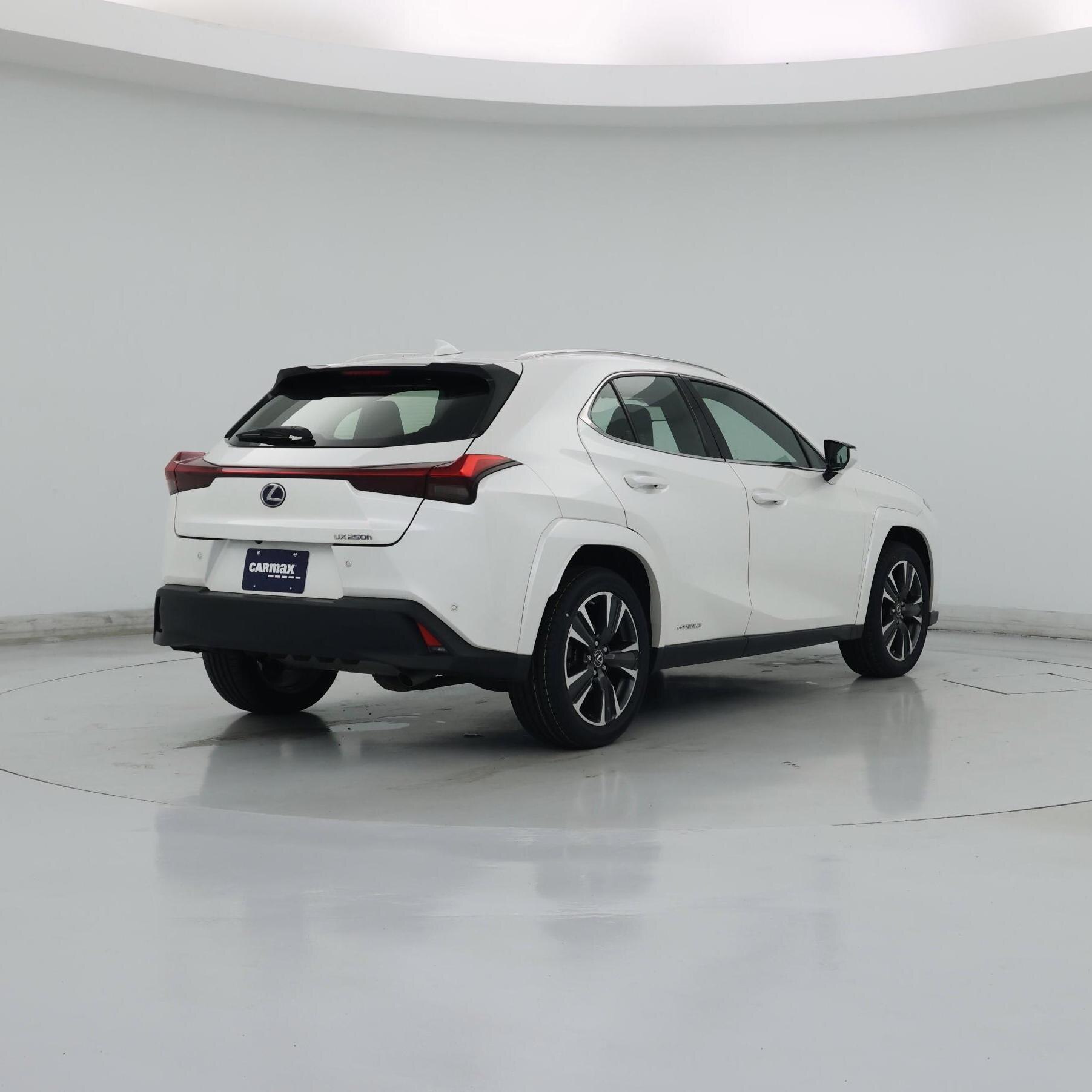 Thumbnail: 2022 Lexus UX - 8