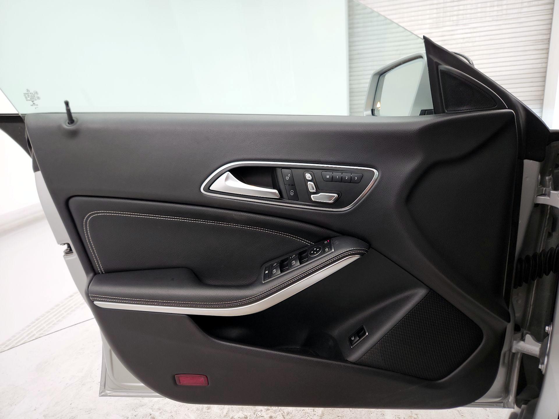 Thumbnail: 2019 Mercedes-Benz CLA - 12