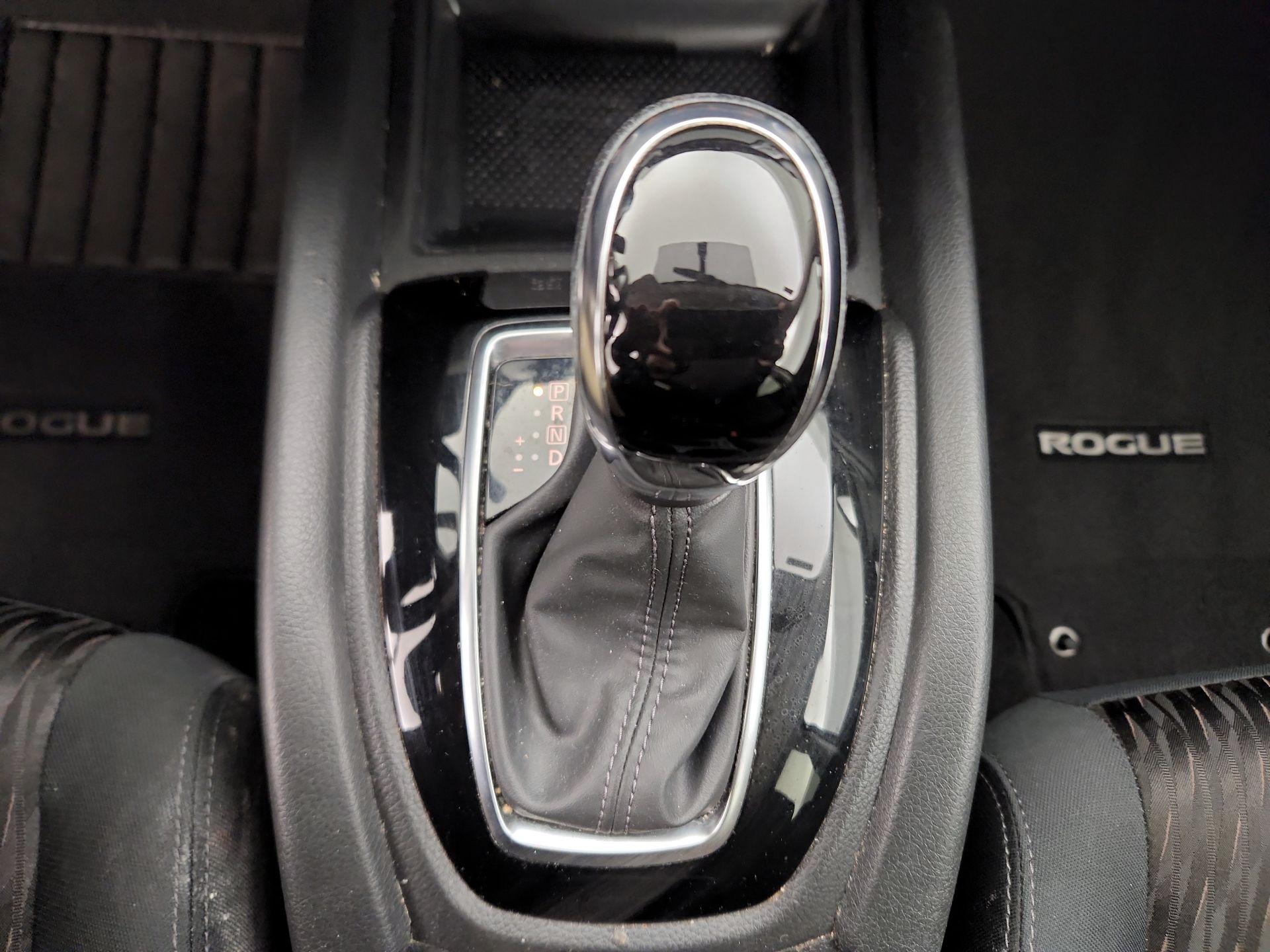 Thumbnail: 2018 Nissan Rogue - 18