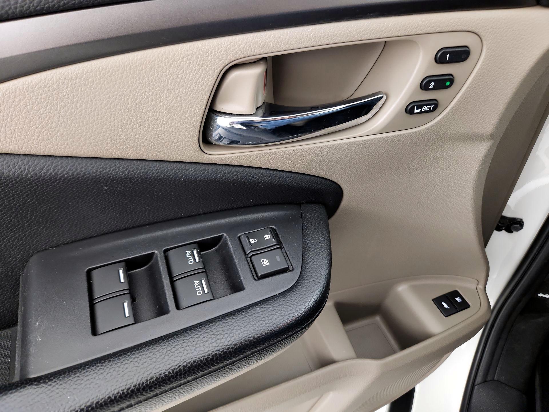 Thumbnail: 2019 Honda Pilot - 12