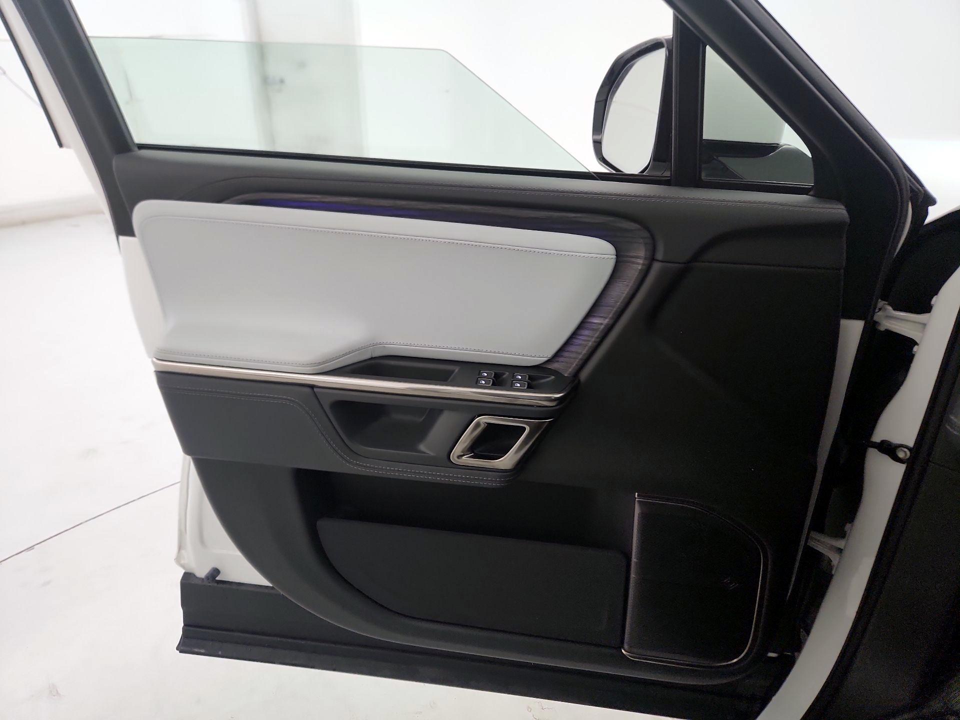 Thumbnail: 2023 Rivian R1S - 12