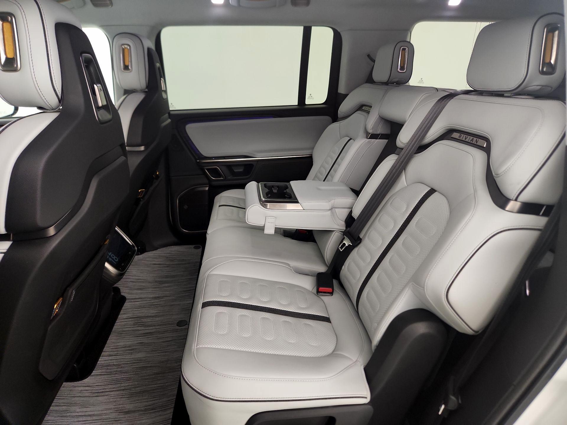 Thumbnail: 2023 Rivian R1S - 19