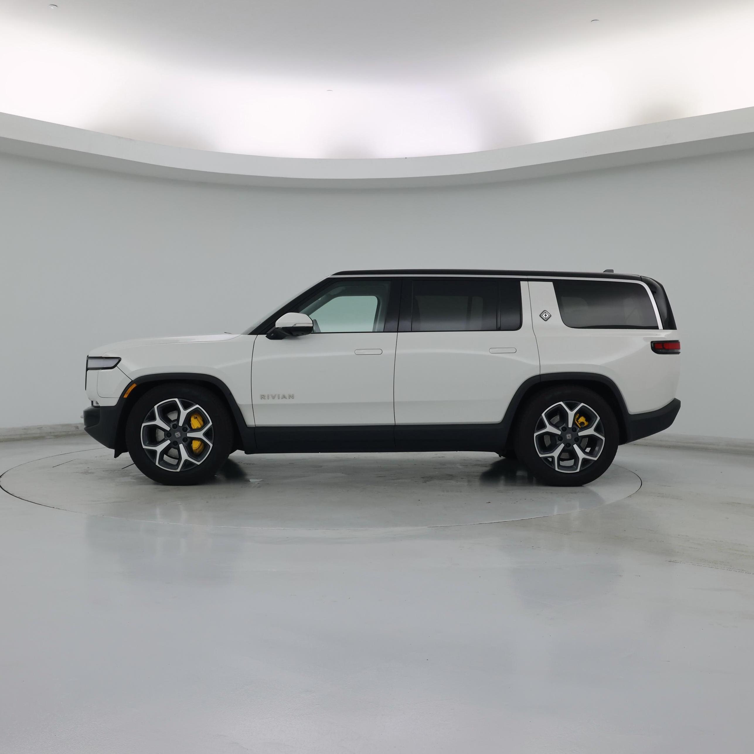 Thumbnail: 2023 Rivian R1S - 3