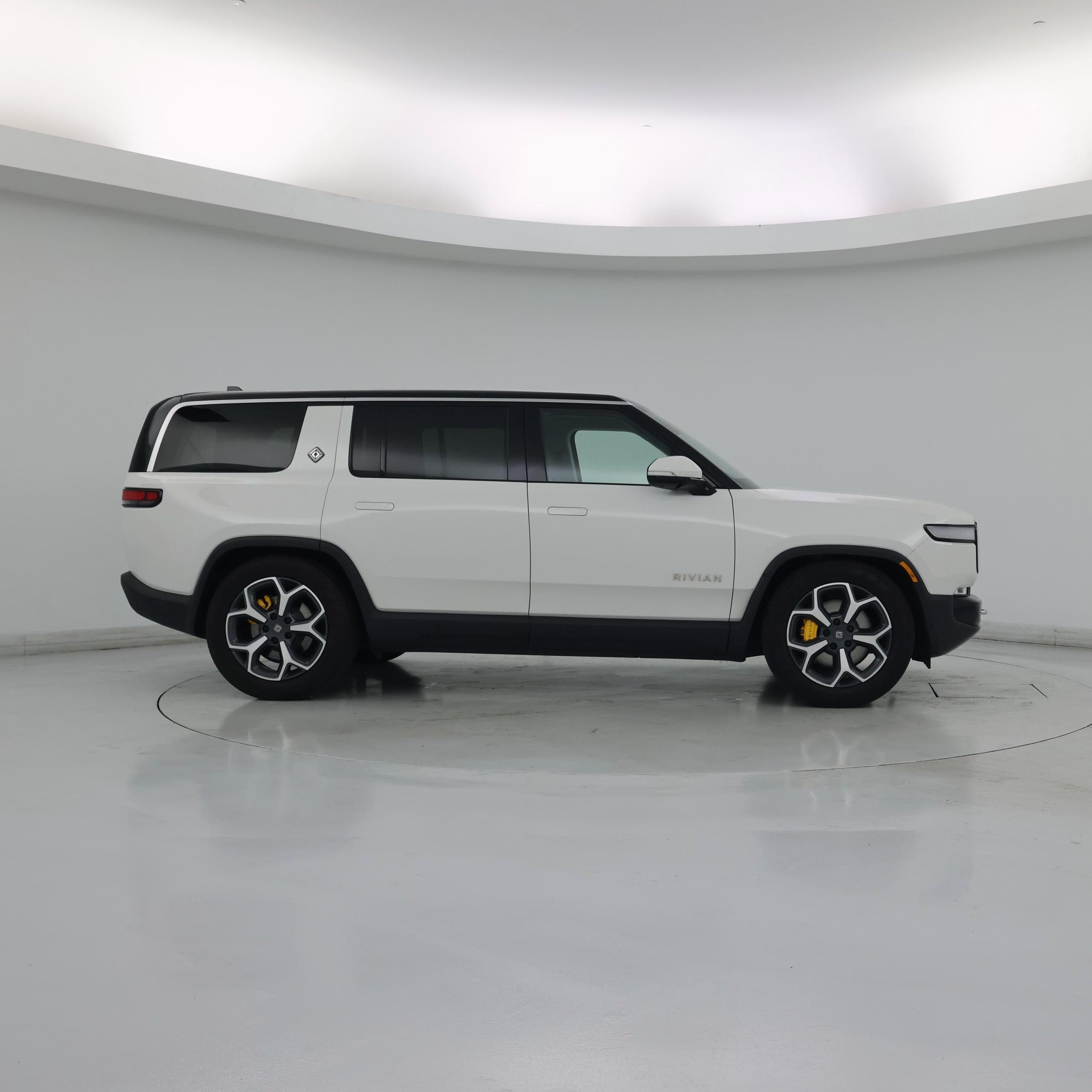 Thumbnail: 2023 Rivian R1S - 7