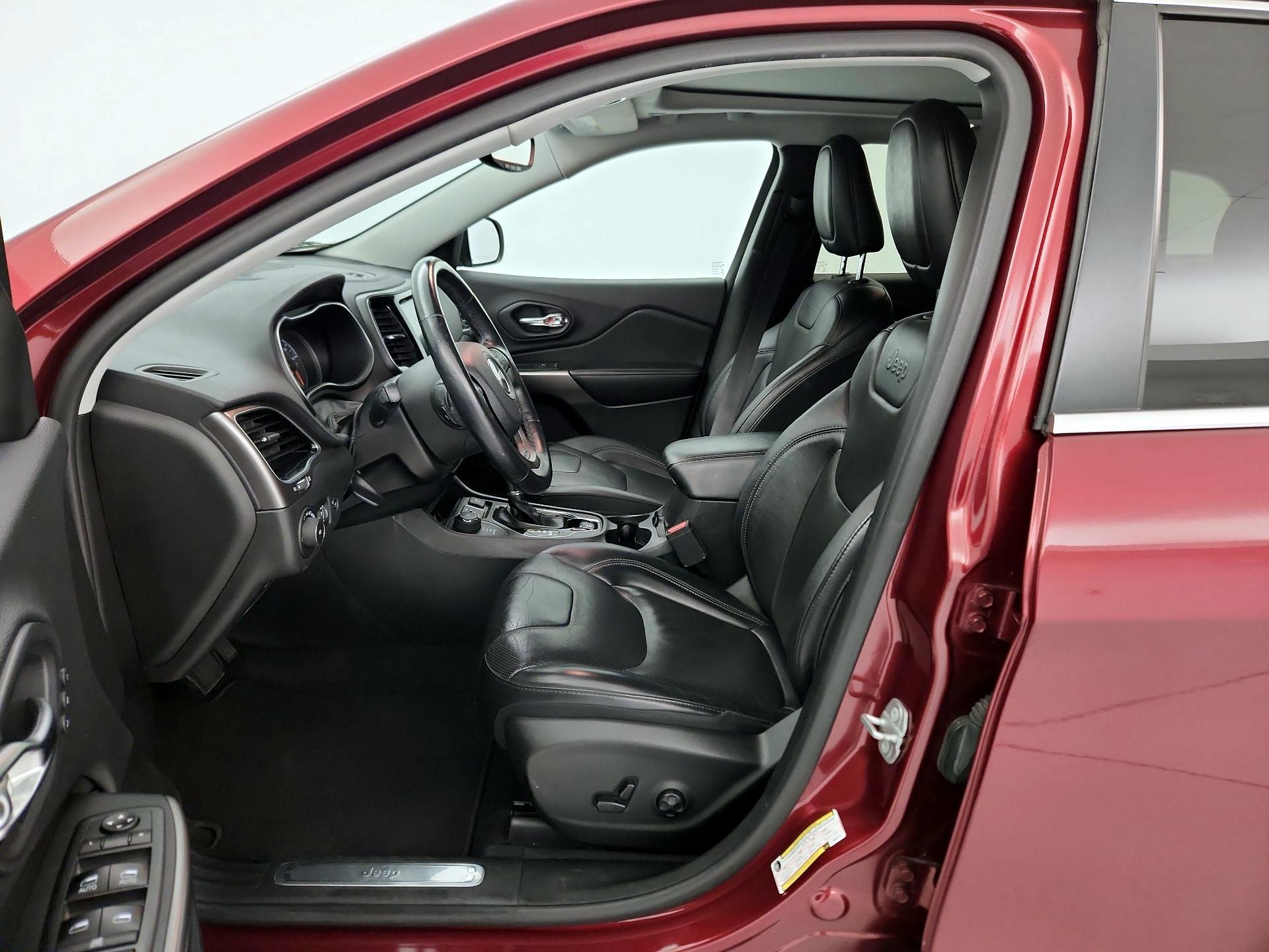 Thumbnail: 2019 Jeep Cherokee - 11