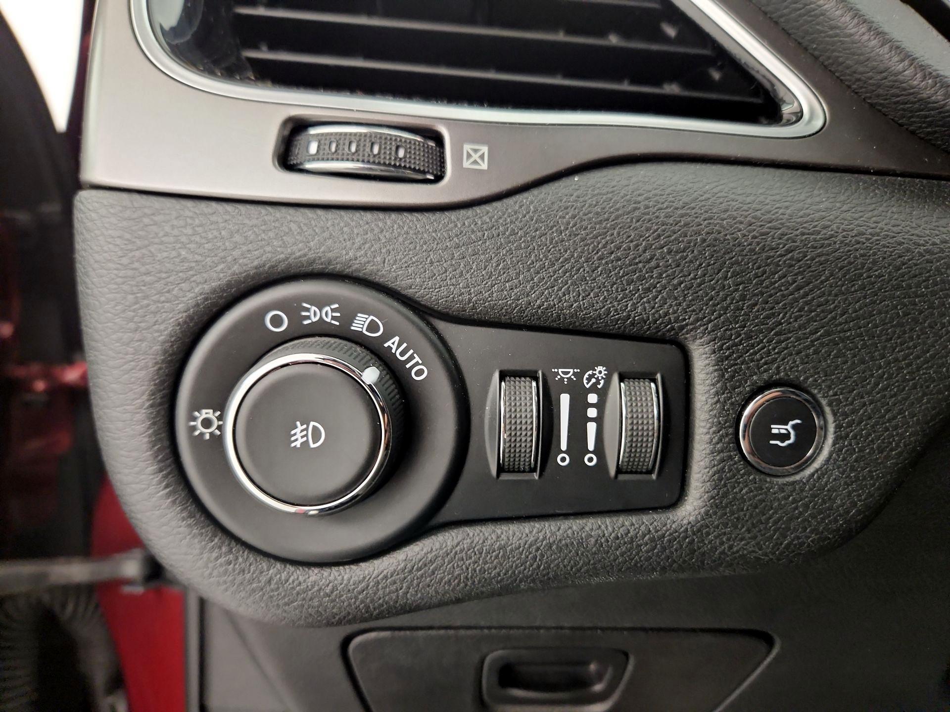Thumbnail: 2019 Jeep Cherokee - 13