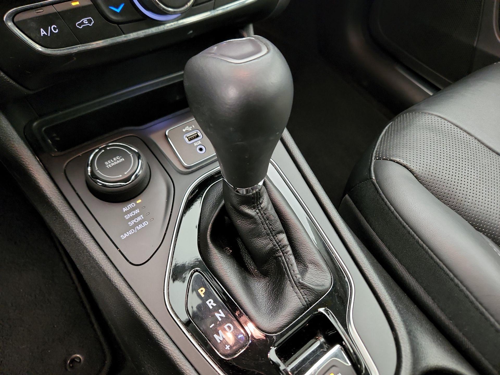 Thumbnail: 2019 Jeep Cherokee - 18