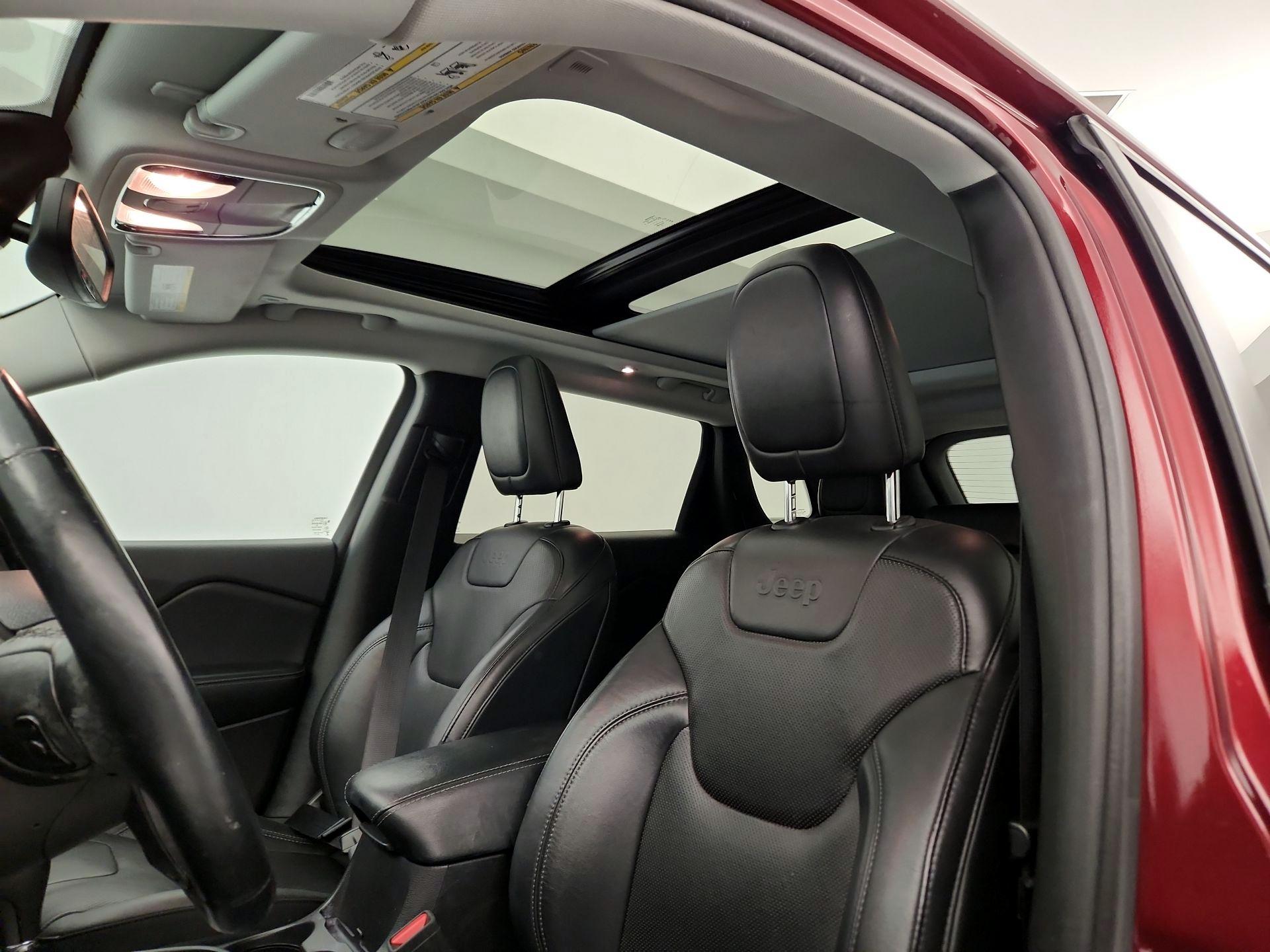 Thumbnail: 2019 Jeep Cherokee - 20