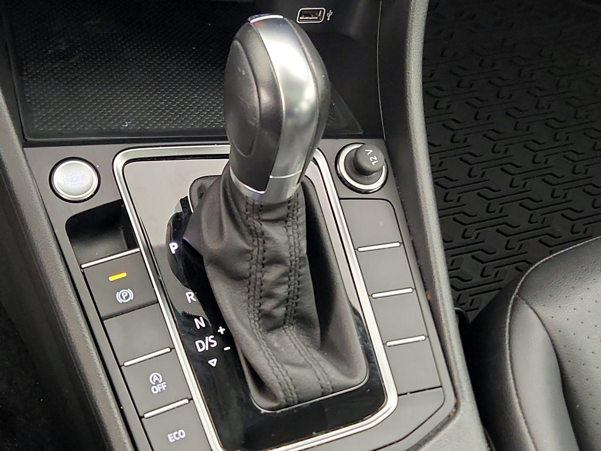Thumbnail: 2019 Volkswagen Jetta - 17