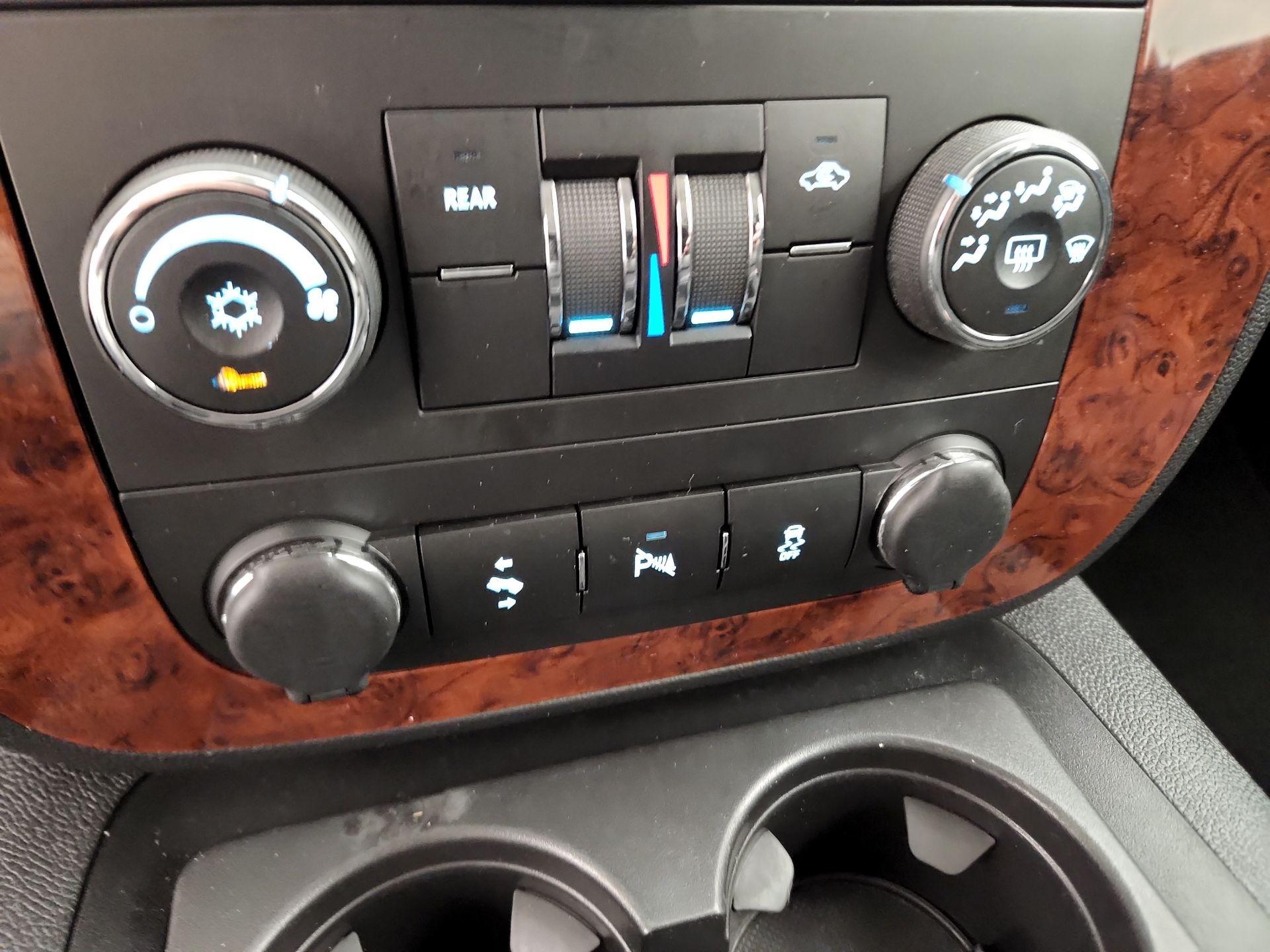 Thumbnail: 2014 Chevrolet Suburban - 15
