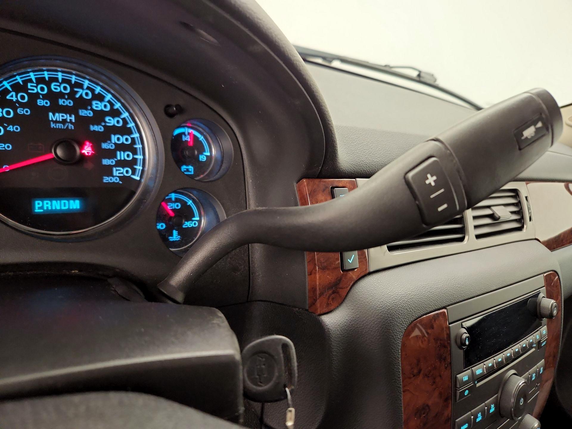 Thumbnail: 2014 Chevrolet Suburban - 16