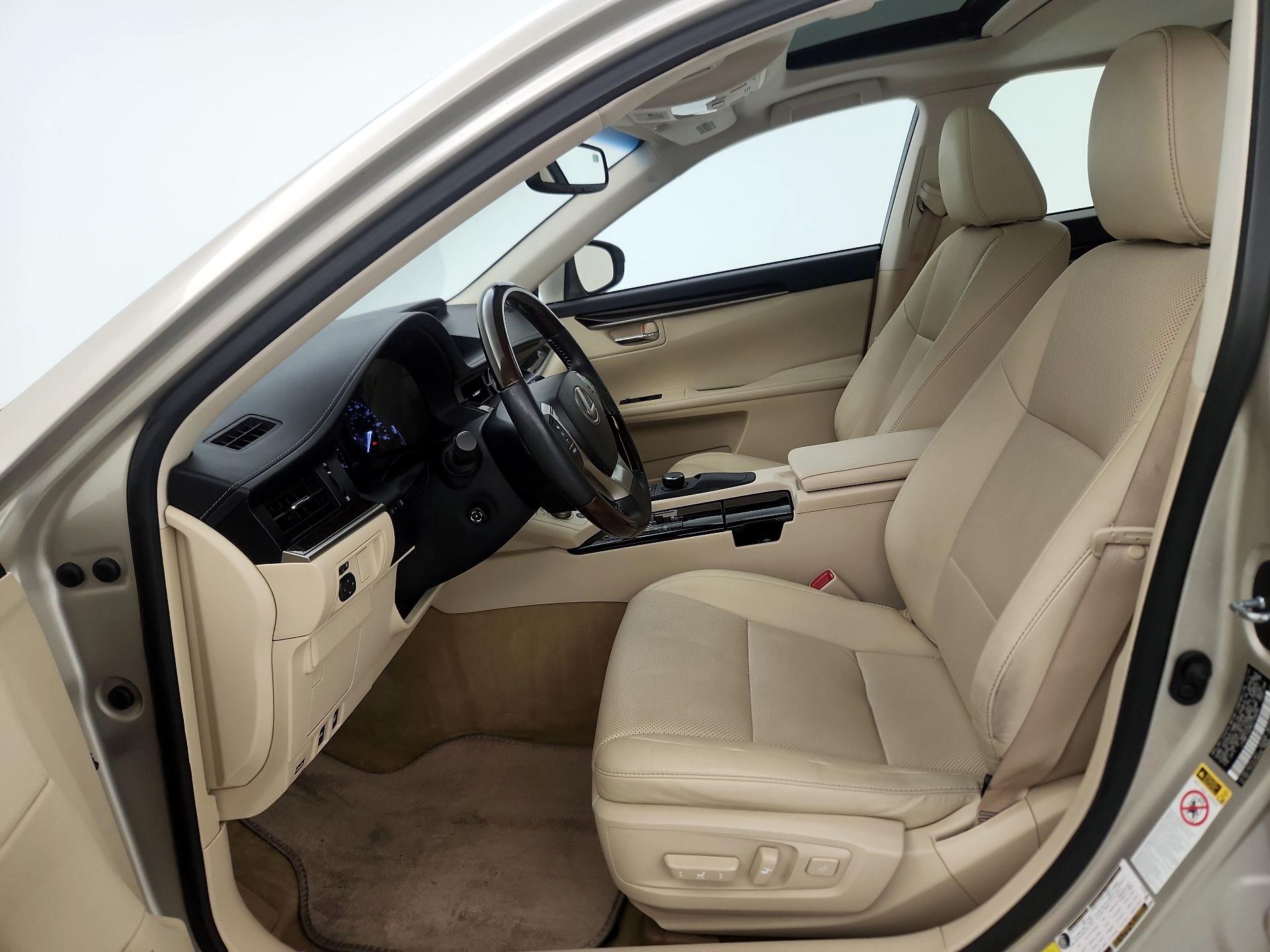 Thumbnail: 2014 Lexus ES - 11