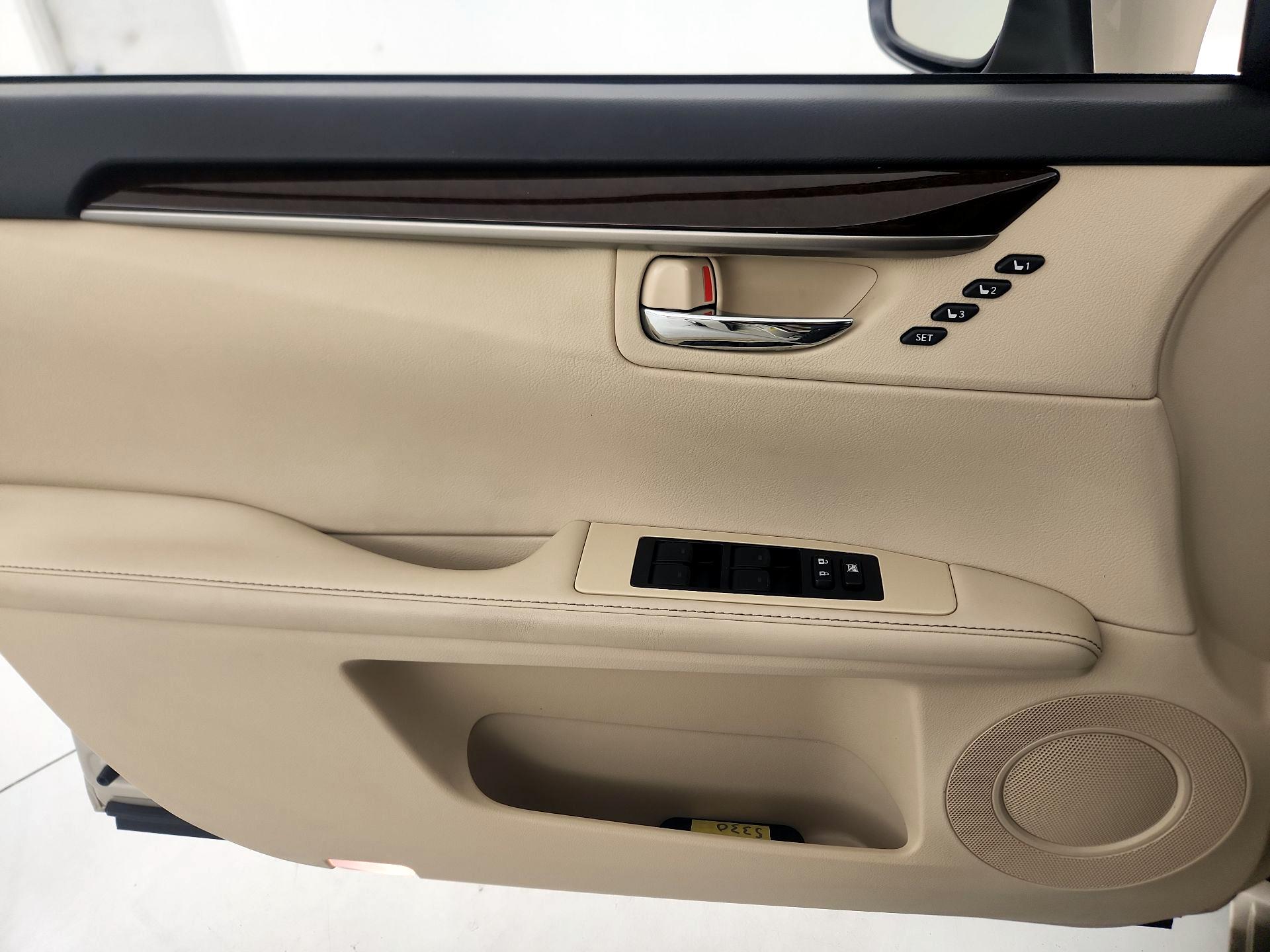 Thumbnail: 2014 Lexus ES - 12