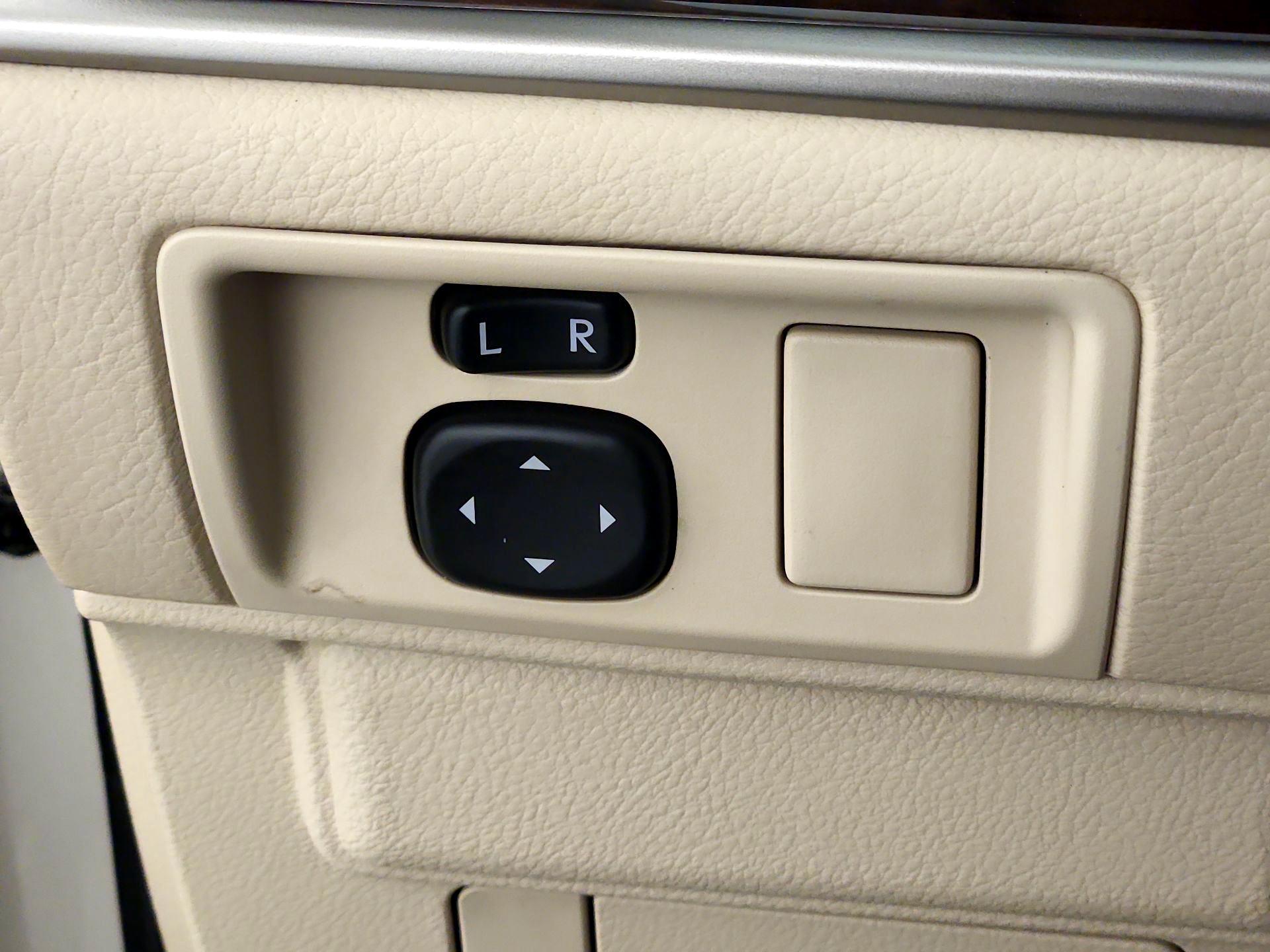 Thumbnail: 2014 Lexus ES - 13