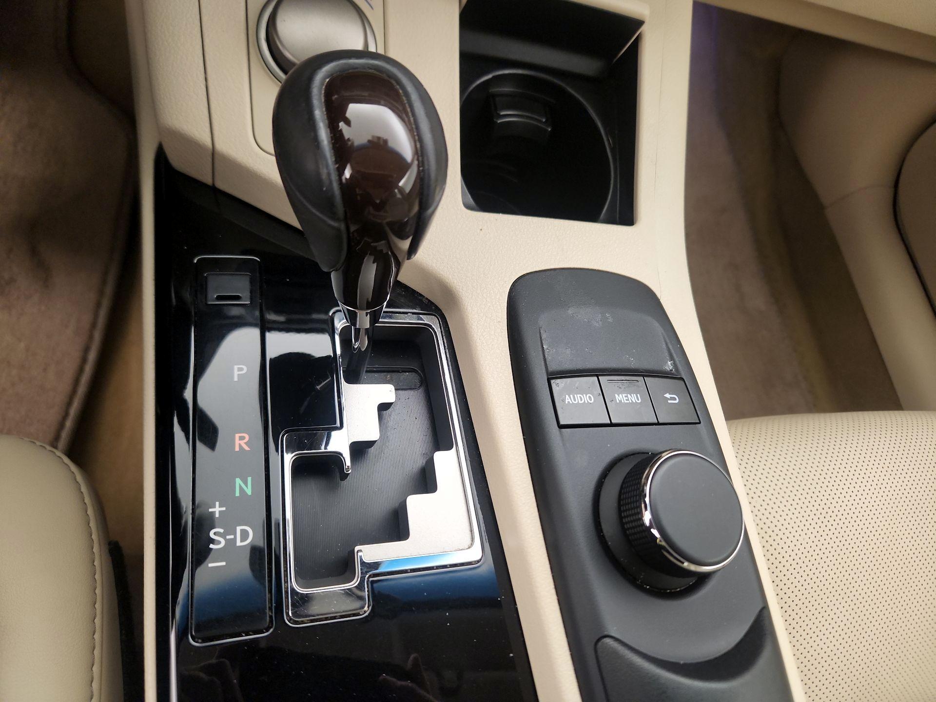 Thumbnail: 2014 Lexus ES - 17