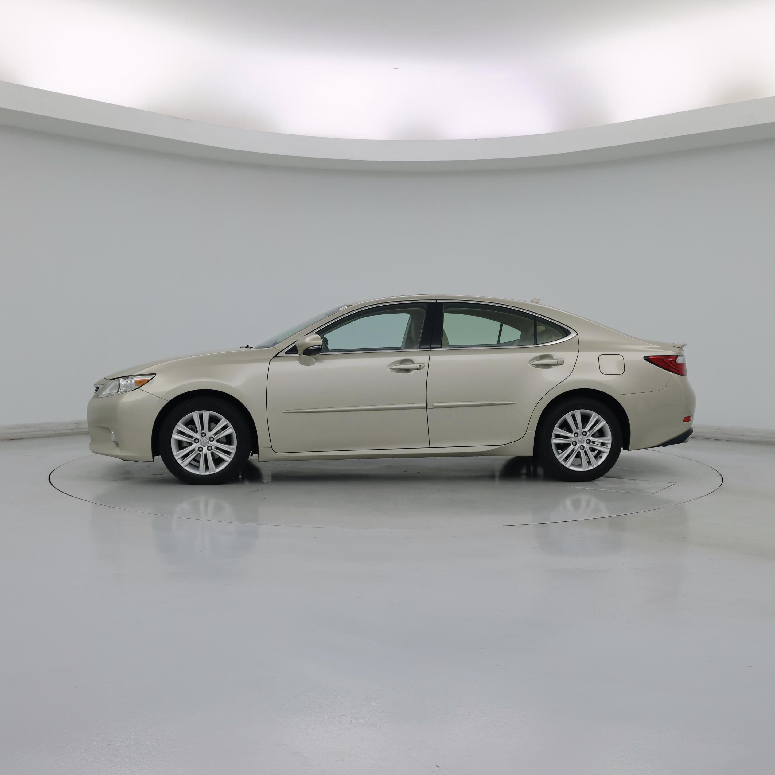 Thumbnail: 2014 Lexus ES - 3