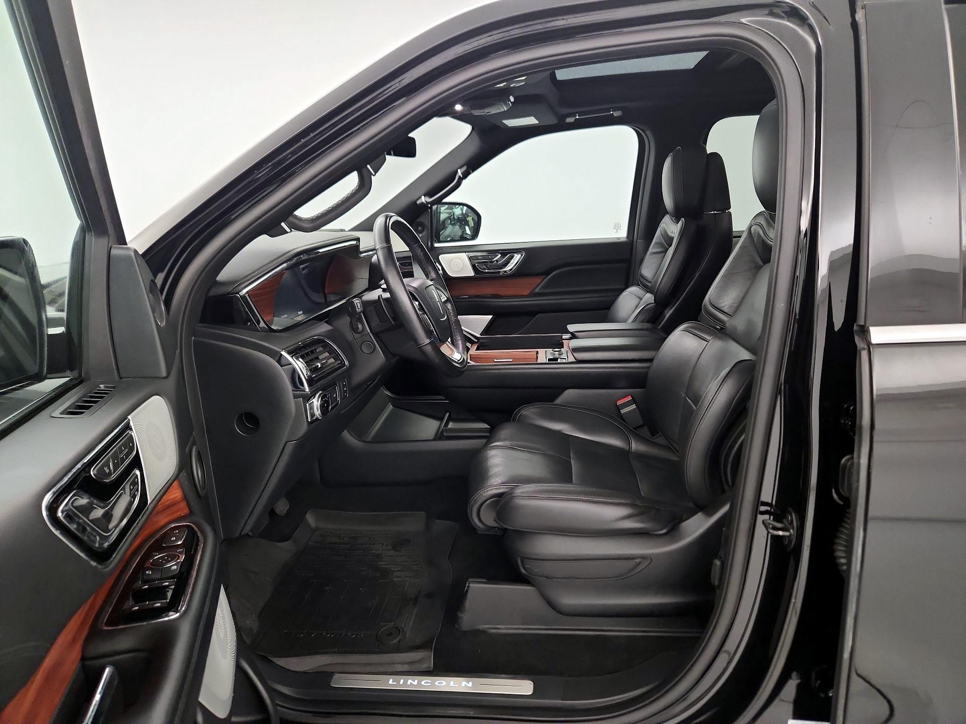 Thumbnail: 2018 Lincoln Navigator - 9
