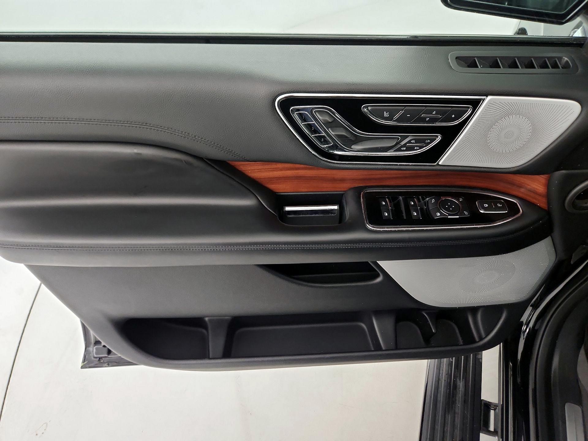 Thumbnail: 2018 Lincoln Navigator - 10
