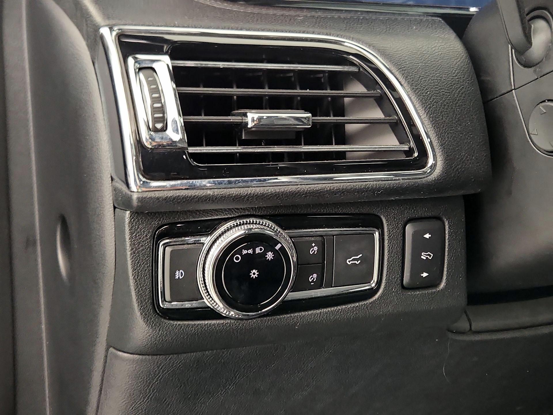 Thumbnail: 2018 Lincoln Navigator - 11