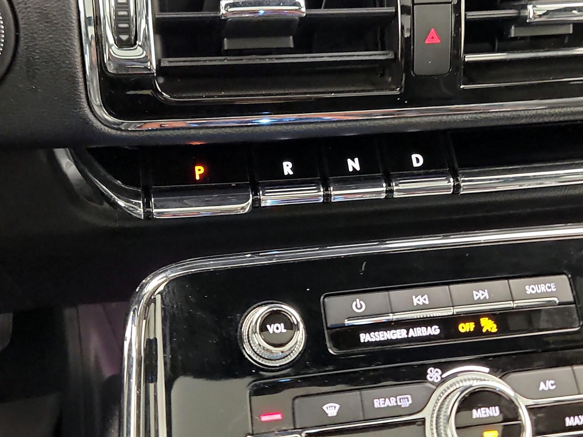 Thumbnail: 2018 Lincoln Navigator - 16