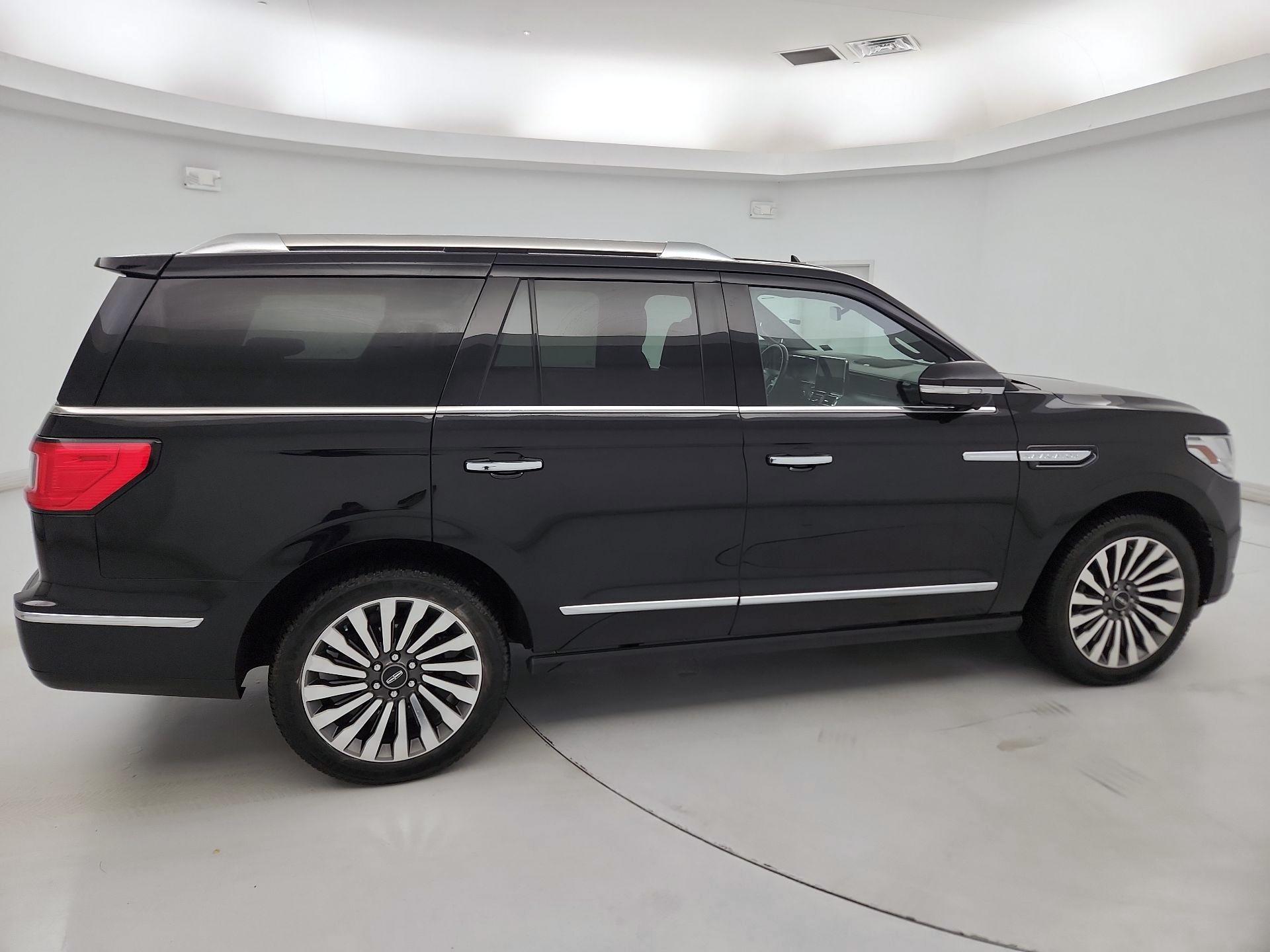Thumbnail: 2018 Lincoln Navigator - 4