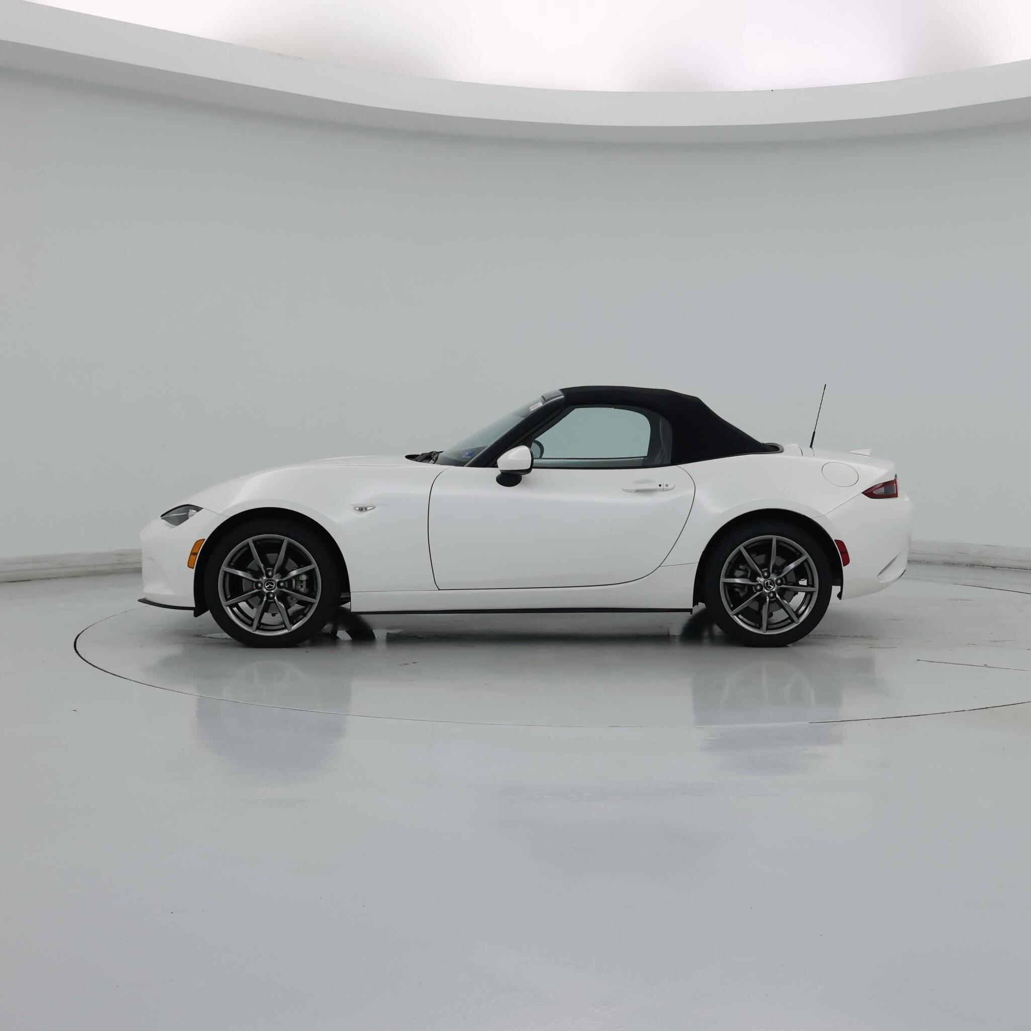 Thumbnail: 2020 Mazda MX-5 Miata - 3