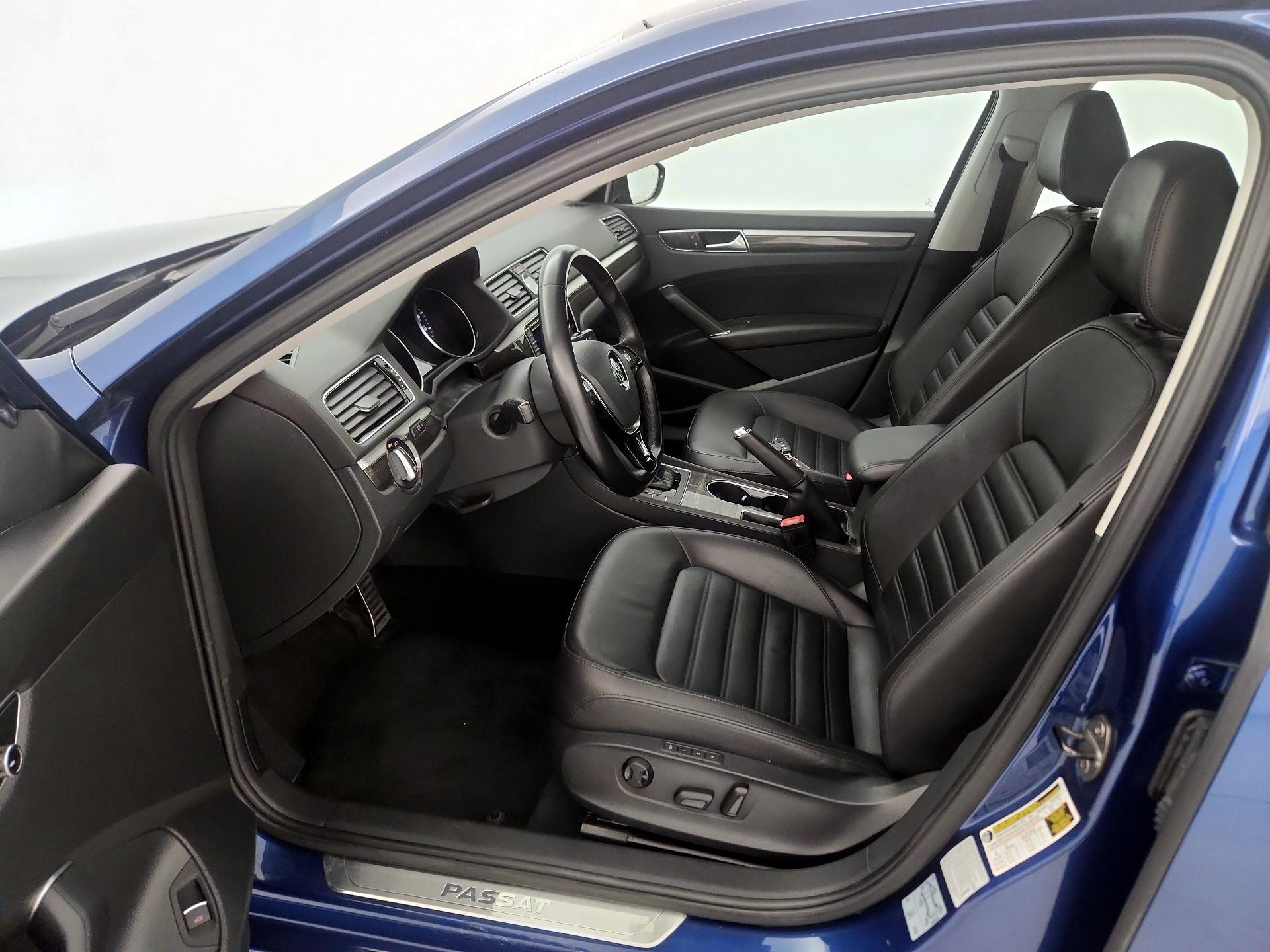 Thumbnail: 2016 Volkswagen Passat - 11