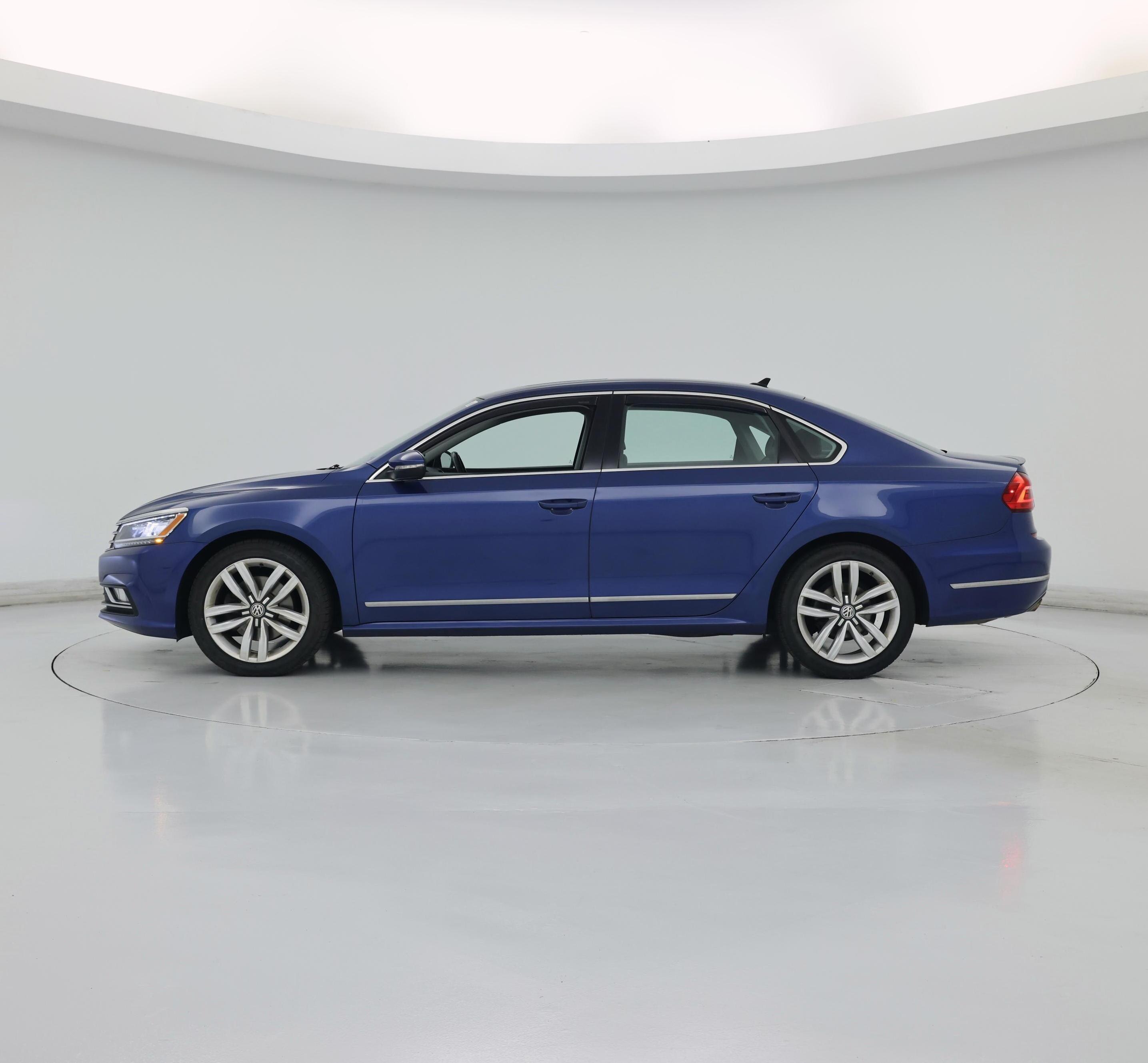 Thumbnail: 2016 Volkswagen Passat - 3