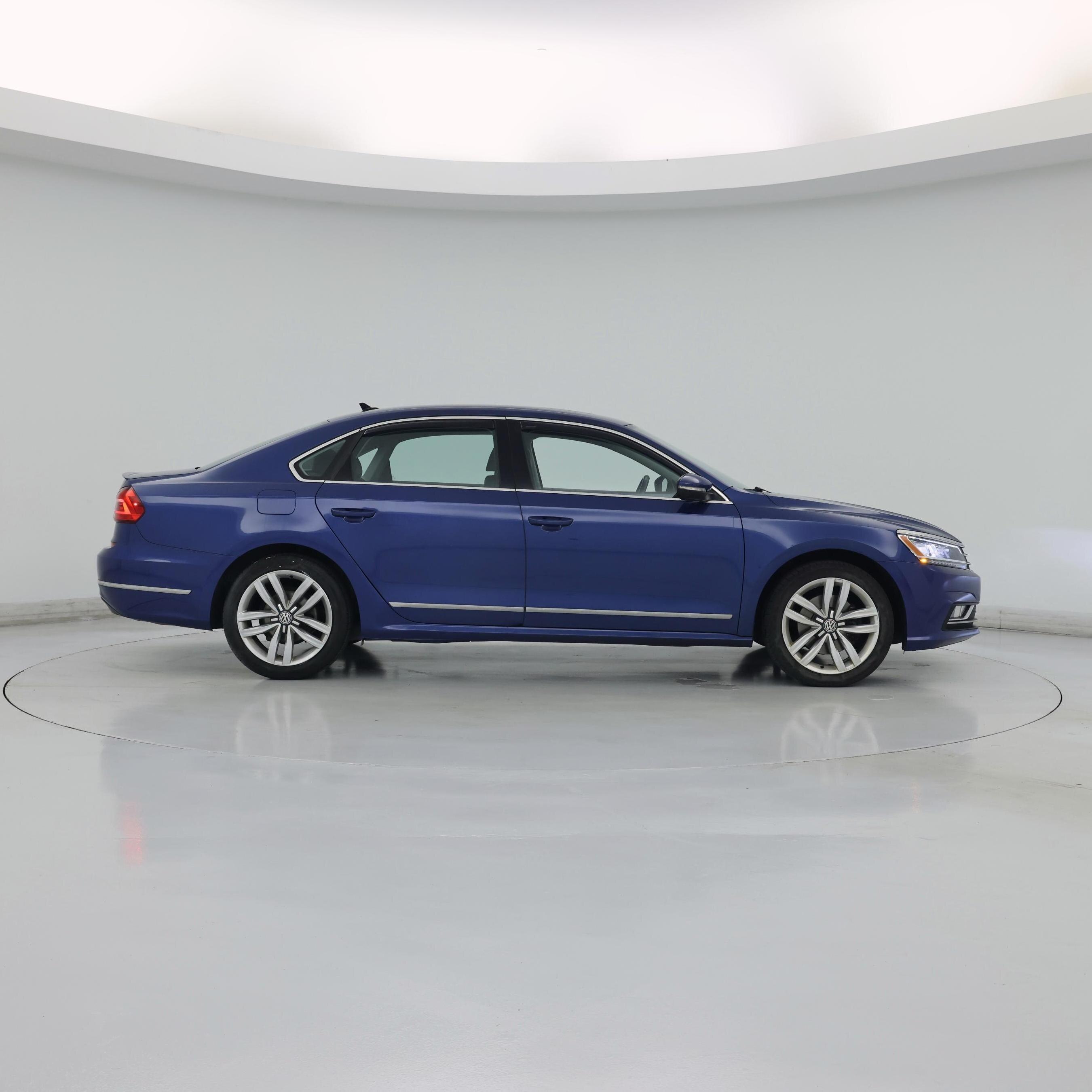 Thumbnail: 2016 Volkswagen Passat - 7