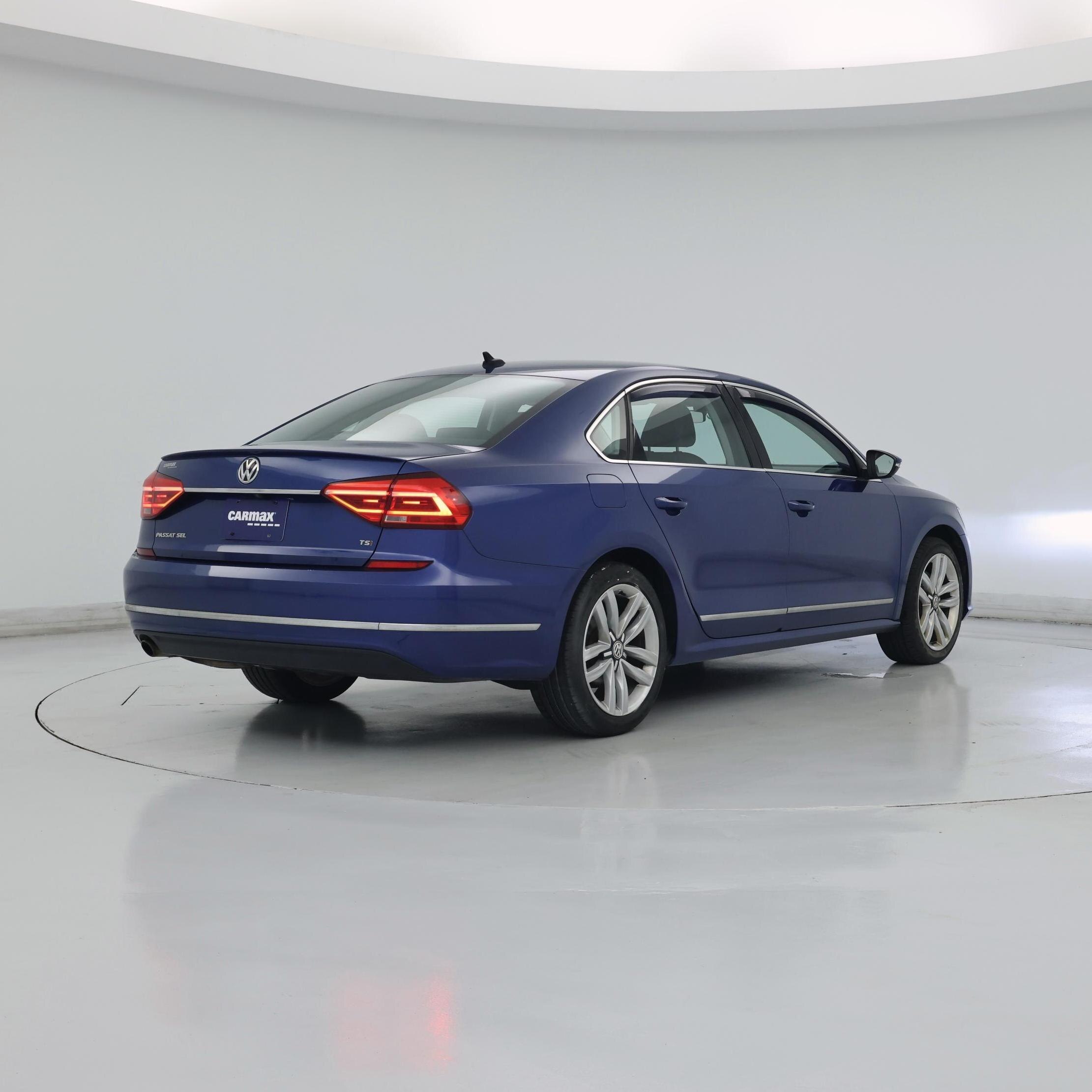 Thumbnail: 2016 Volkswagen Passat - 8
