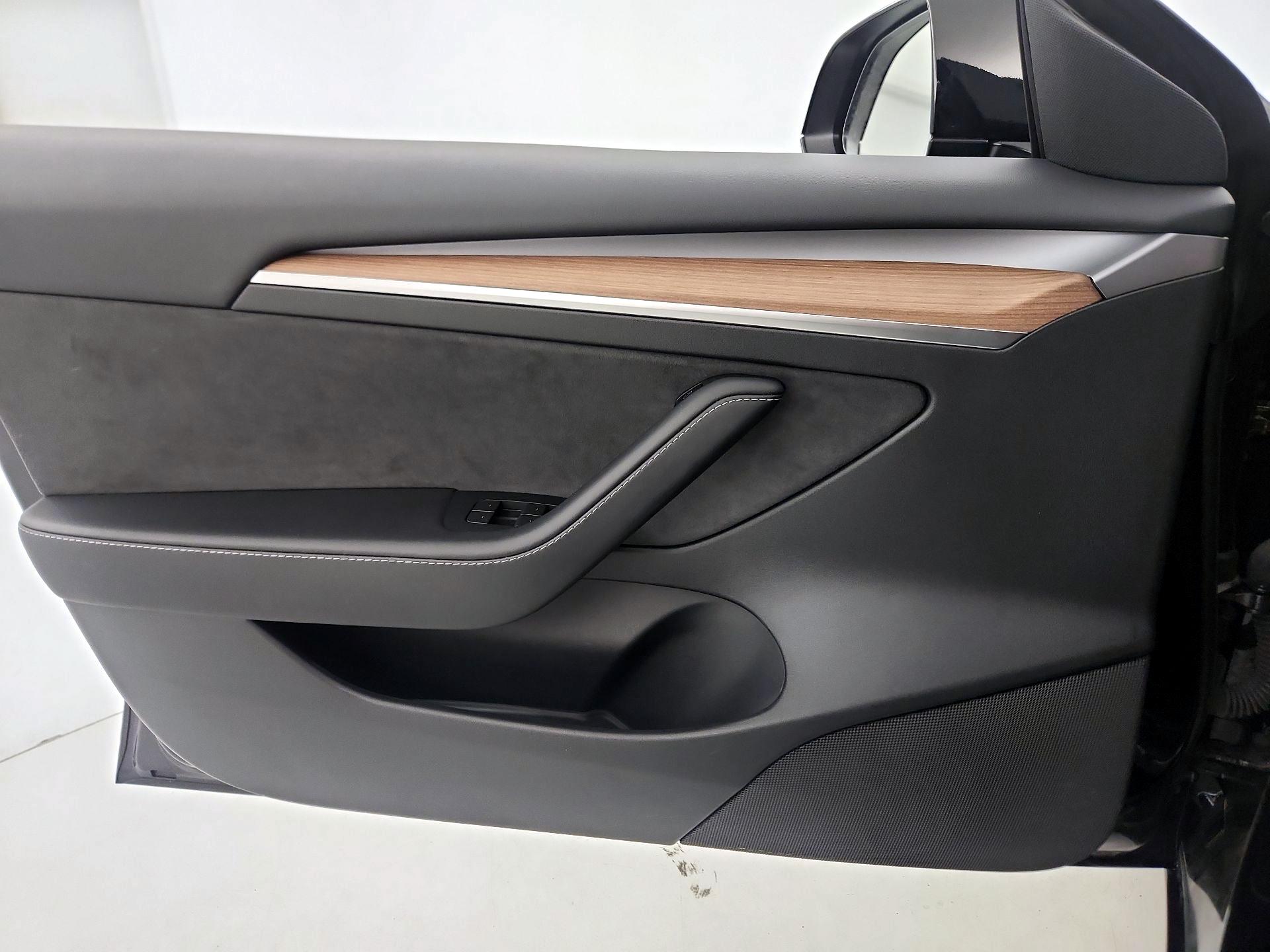 Thumbnail: 2023 Tesla Model 3 - 12